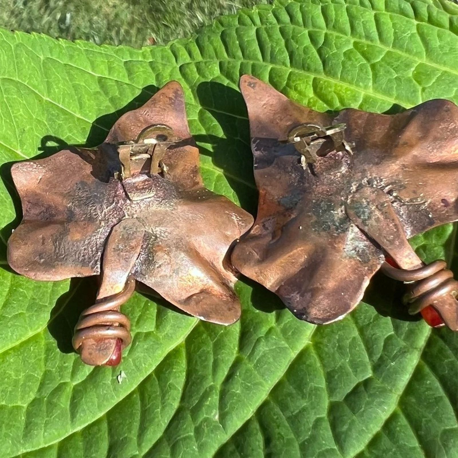 & Other Stories Vintage - Gerda Lynggaard - Wine Resin Copper Leaf Earrings Size ONE SIZE - 4 Thumbnail