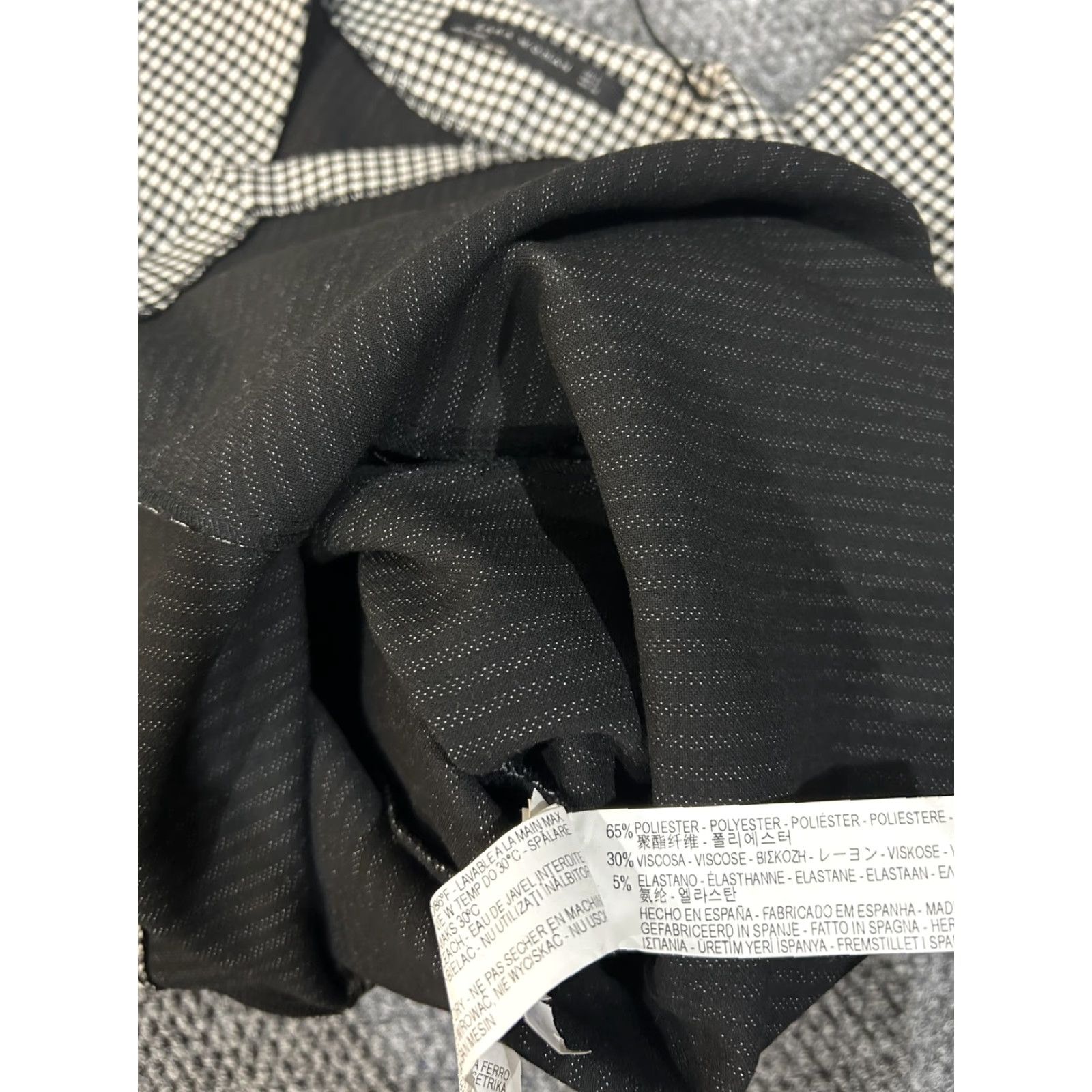 Zara ZARA WOMAN Blouse Black Check Collarless Button Long Sleeve Asymmetrical Hem Women’s Small Modern Workwear Size S / US 4 / IT 40 - 5 Thumbnail