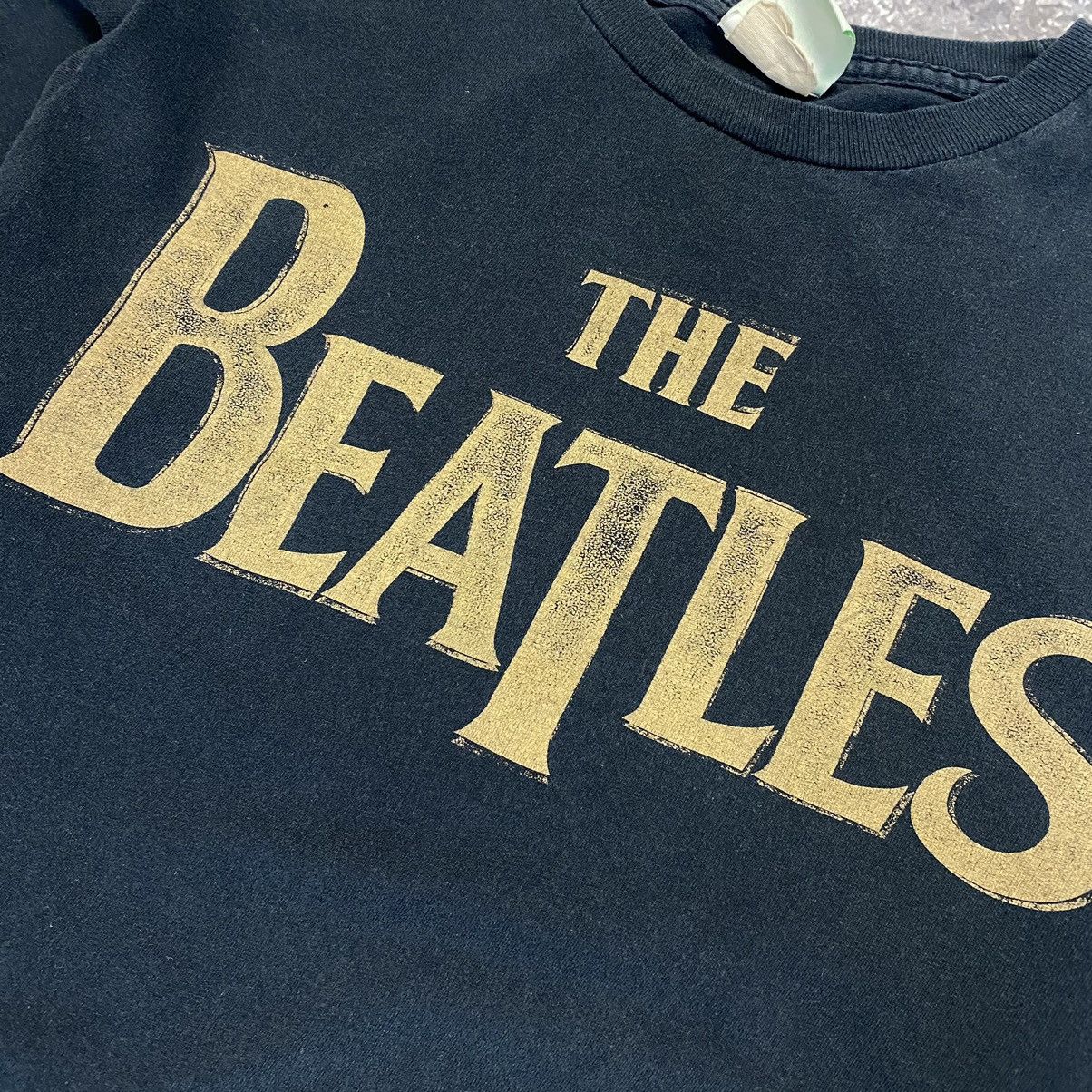 Band Tees Vintage The Beatles 2005 big logo rock band tee Size US M / EU 48-50 / 2 - 4 Thumbnail