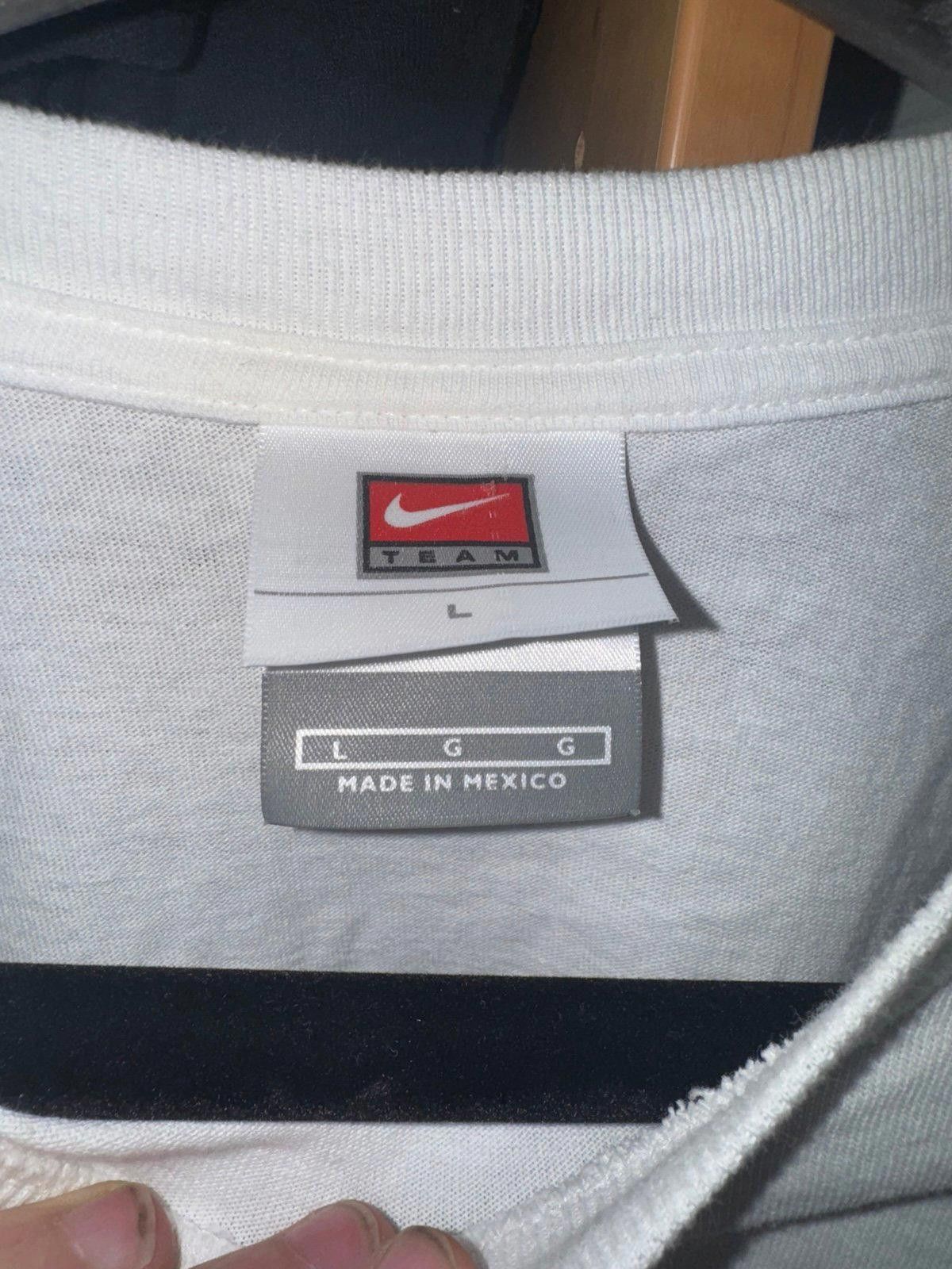 Nike Vintage Nike Team Blank Shirt Black Neck Swoosh Sz L Rare Size US L / EU 52-54 / 3 - 3 Thumbnail