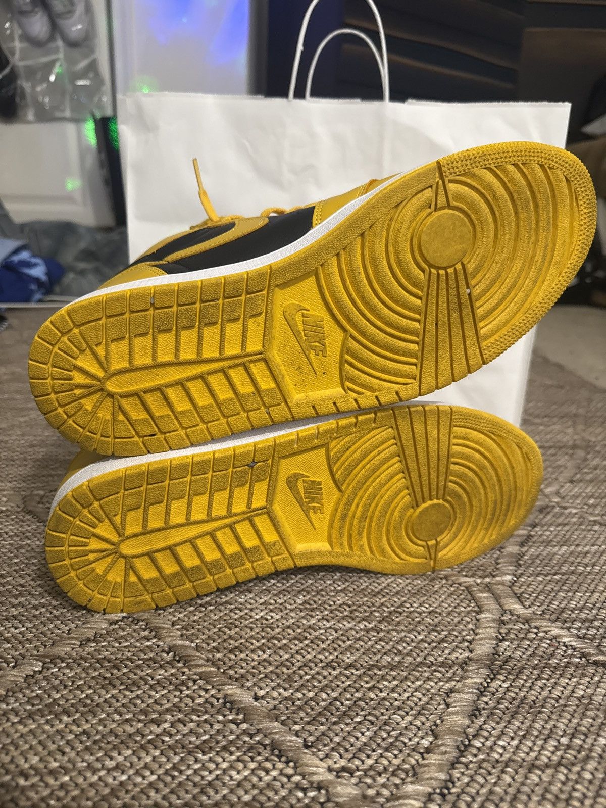 Jordan Brand Jordan 1 Retro High OG “Pollen” Size US 13 / EU 46 - 5 Thumbnail