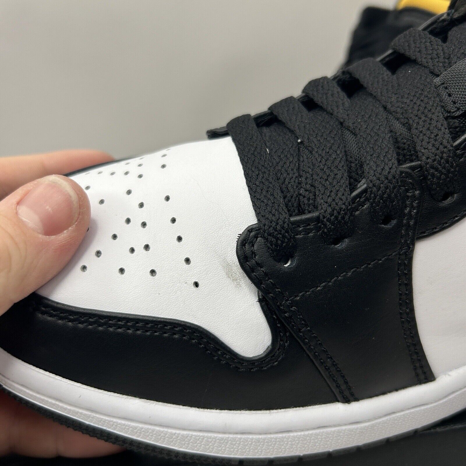 Nike Nike Air Jordan 1 Retro Mid “Pollen/Black University Gold” Size US 8 / EU 41 - 8 Thumbnail