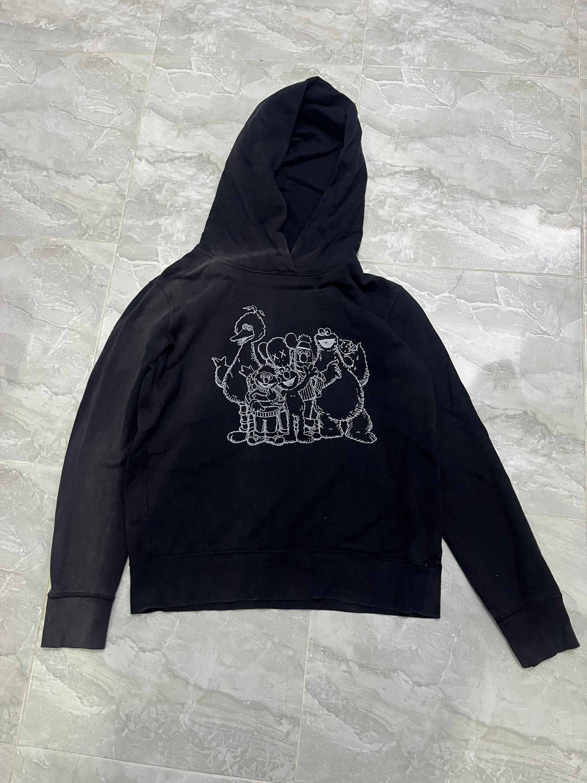 Kaws × Uniqlo Uniqlo UT Sesame Street x KAWS Hoodie Black Size US S / EU 44-46 / 1 - 11 Thumbnail