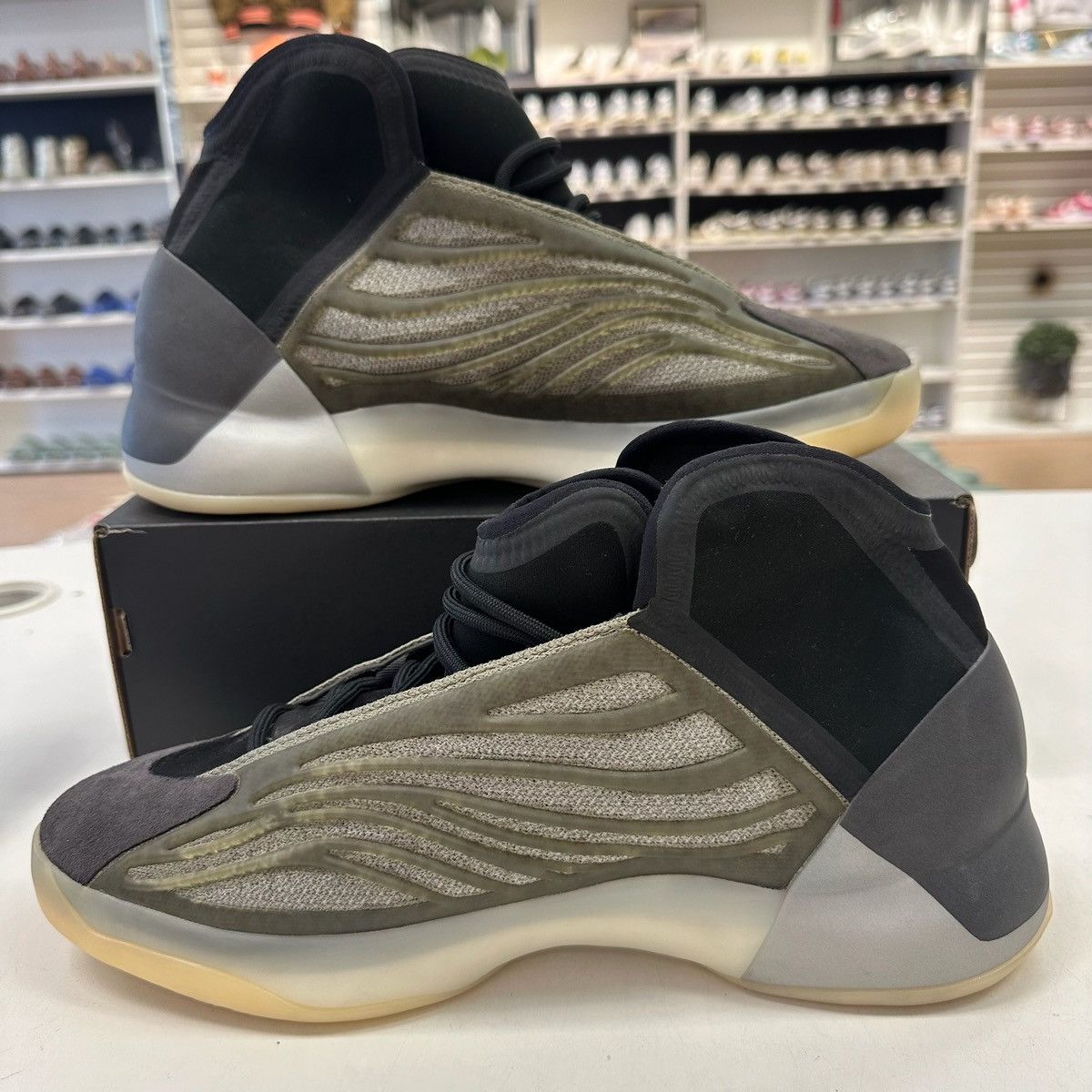 Adidas Size 13 - adidas Yeezy Quantum Barium - H68771 Size US 13 / EU 46 - 2 Thumbnail