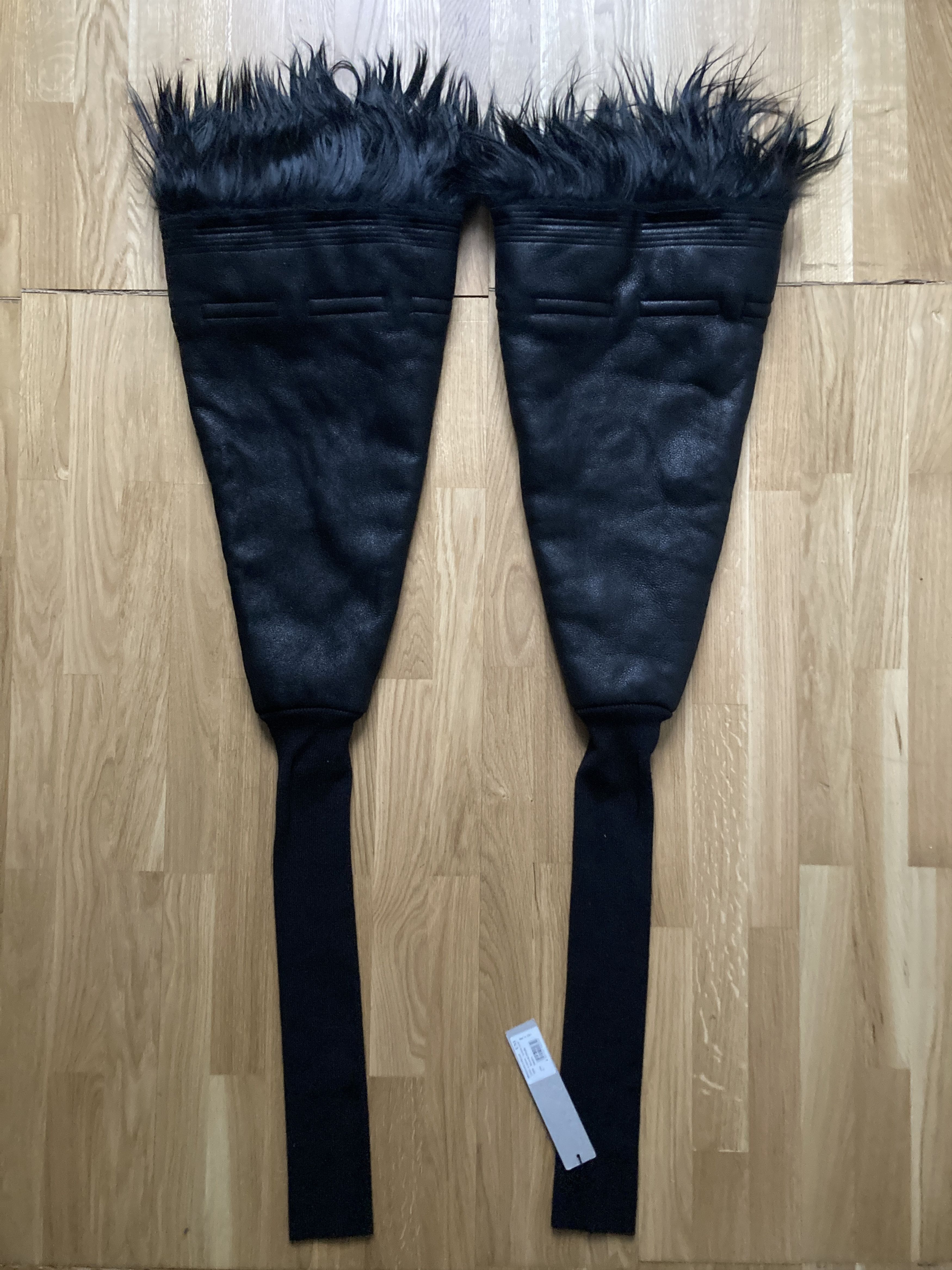 Rick Owens F/W 22 “STROBE” Shearling Leather Goat Hair Gauntlets Size ONE SIZE - 5 Thumbnail