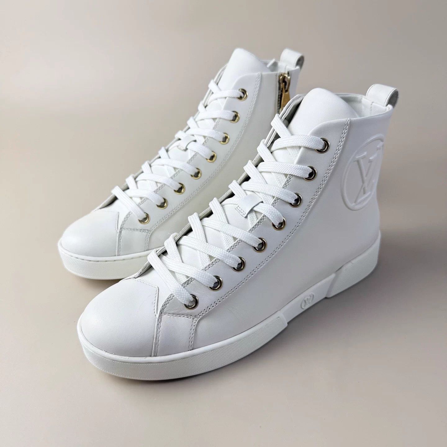 LV white monogram lace-up sneakers 35 EU