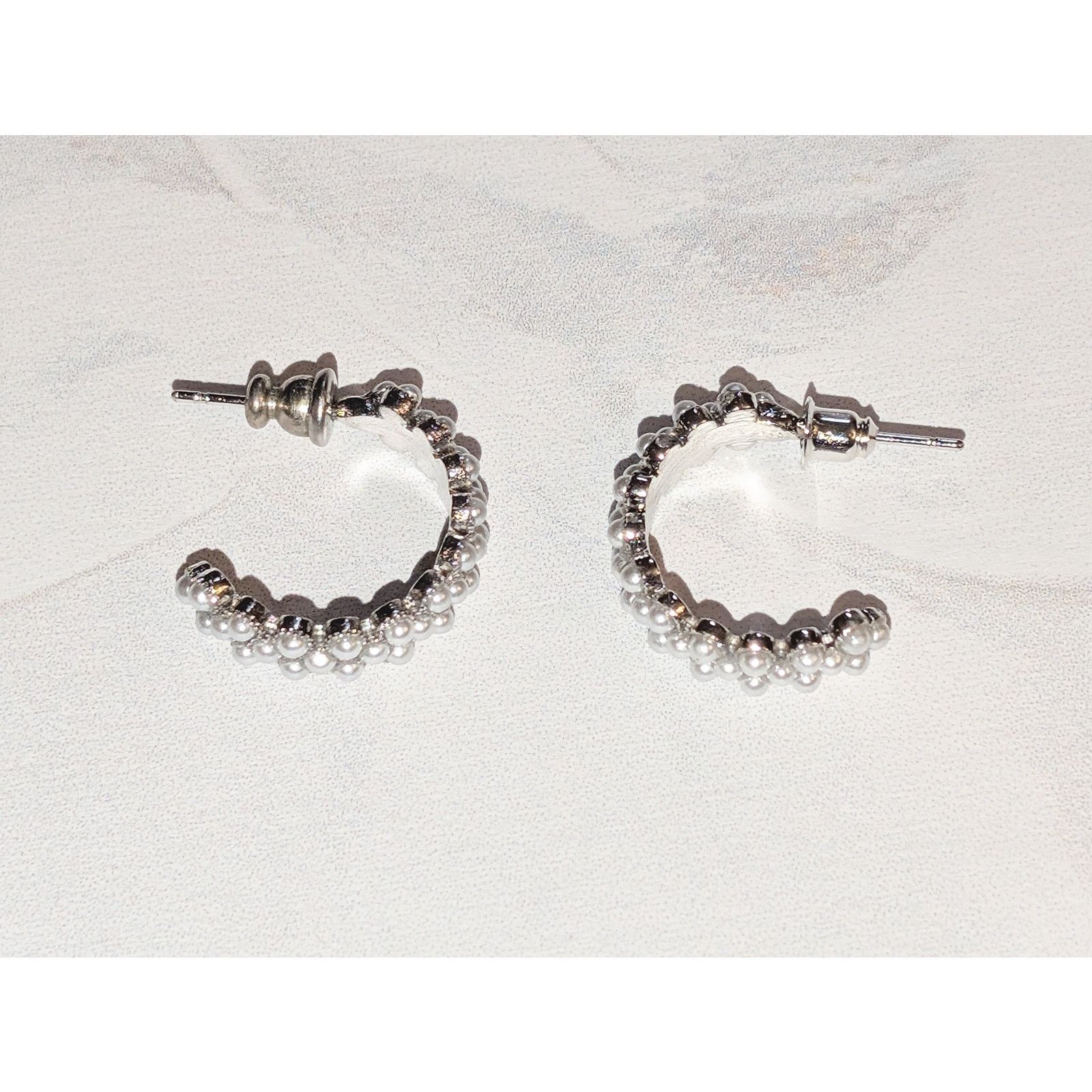 Vintage Vintage 1980 Silver-Tone Tiny Faux Pearl Small Hoop Earrings Size ONE SIZE - 1 Thumbnail