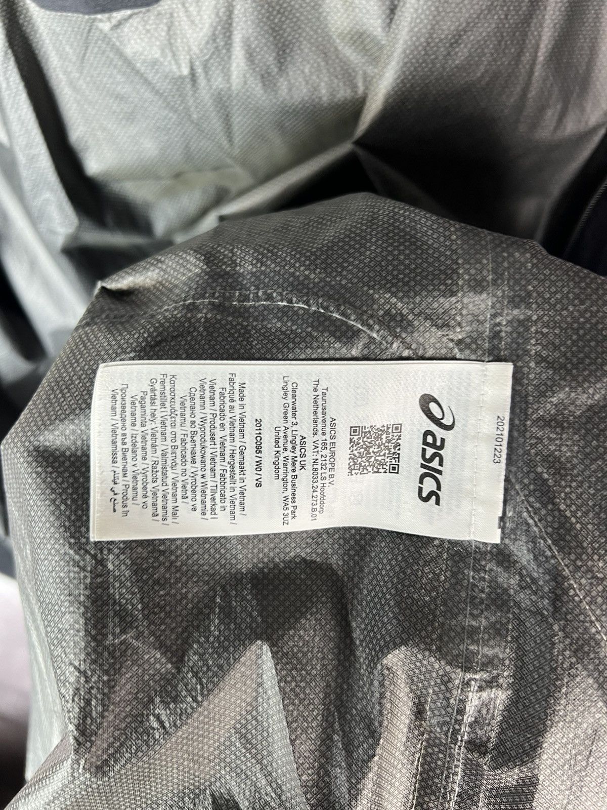 Asics Asics Black Tech Shell Running Jacket Gorpcore Style Size US M / EU 48-50 / 2 - 15 Thumbnail