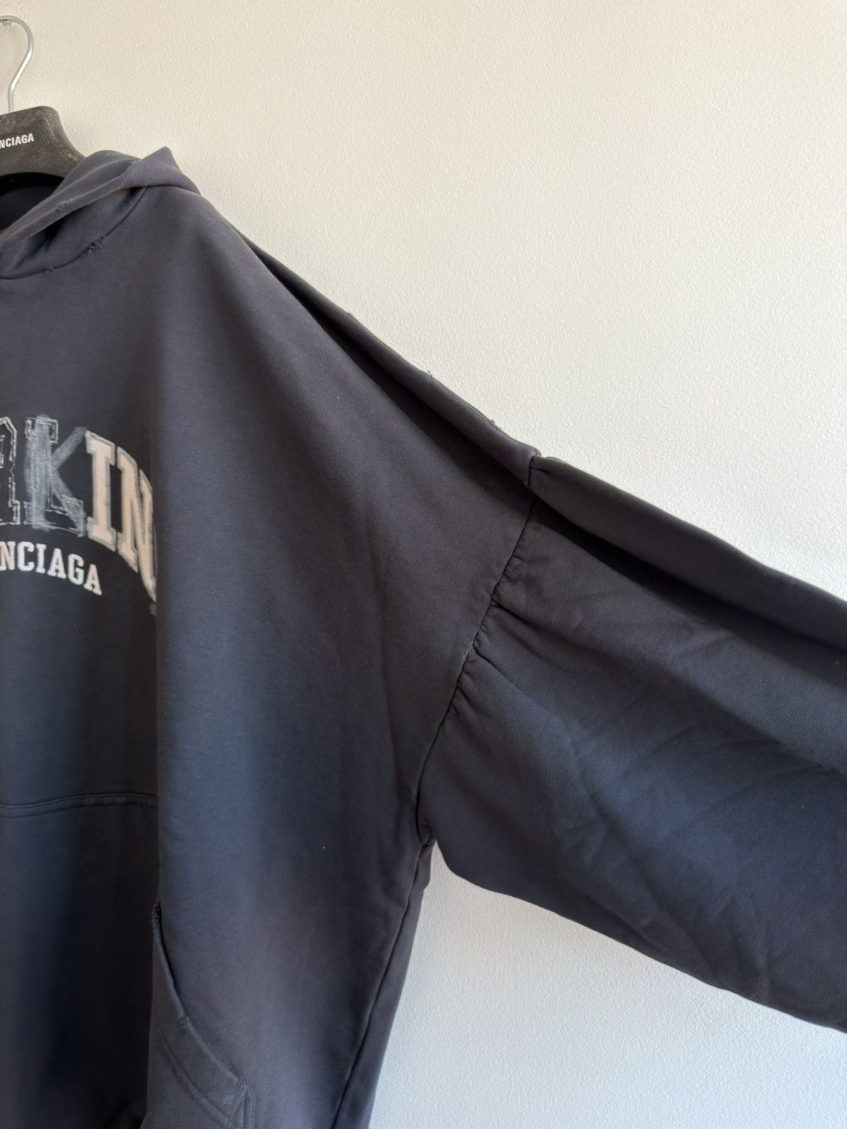 Balenciaga BALENCIAGA DEMNA FW23 BERLIN BE KIND SCRIBBLE HOODIE SIZE 4 Size US XL / EU 56 / 4 - 3 Thumbnail