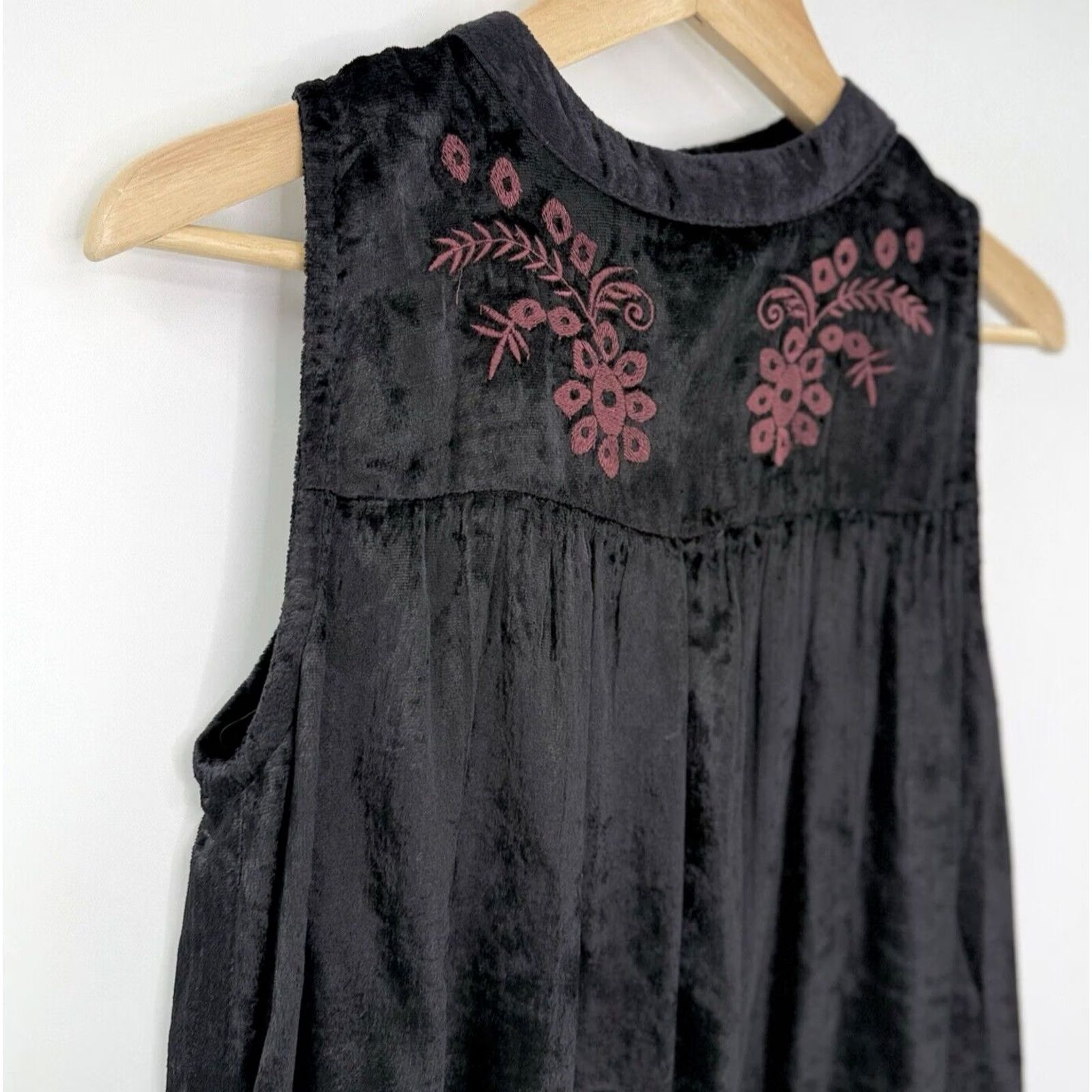 Vintage World Market Women’s Black Embroidered Velour Sleeveless Blouse S/M Boho Shirt Women Vintage No Size S / US 4 / IT 40 - 4 Thumbnail