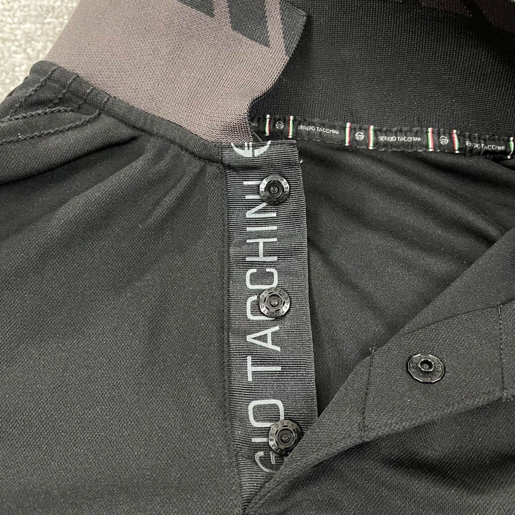 Sergio Tacchini Sergio Tacchini Polo Shirt Mens M Black Performance Snap Collar S/S Shirt Sports Logo Classic Size US M / EU 48-50 / 2 - 3 Thumbnail