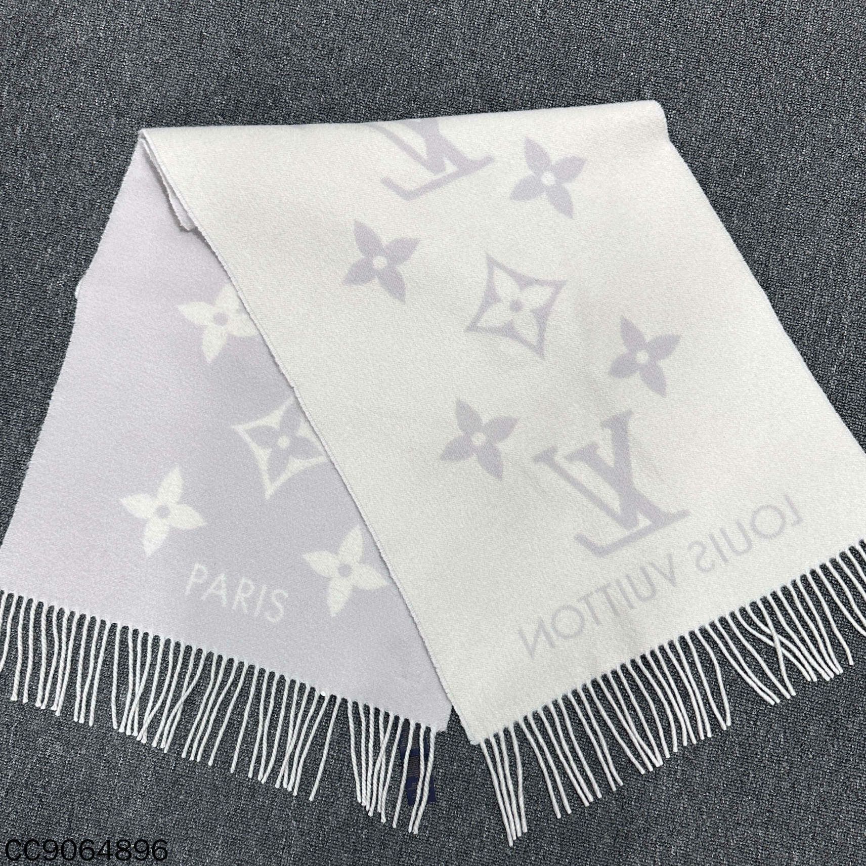 Louis Vuitton Louis Vuitton Gray Scarf one size Men Size ONE SIZE - 1 Thumbnail