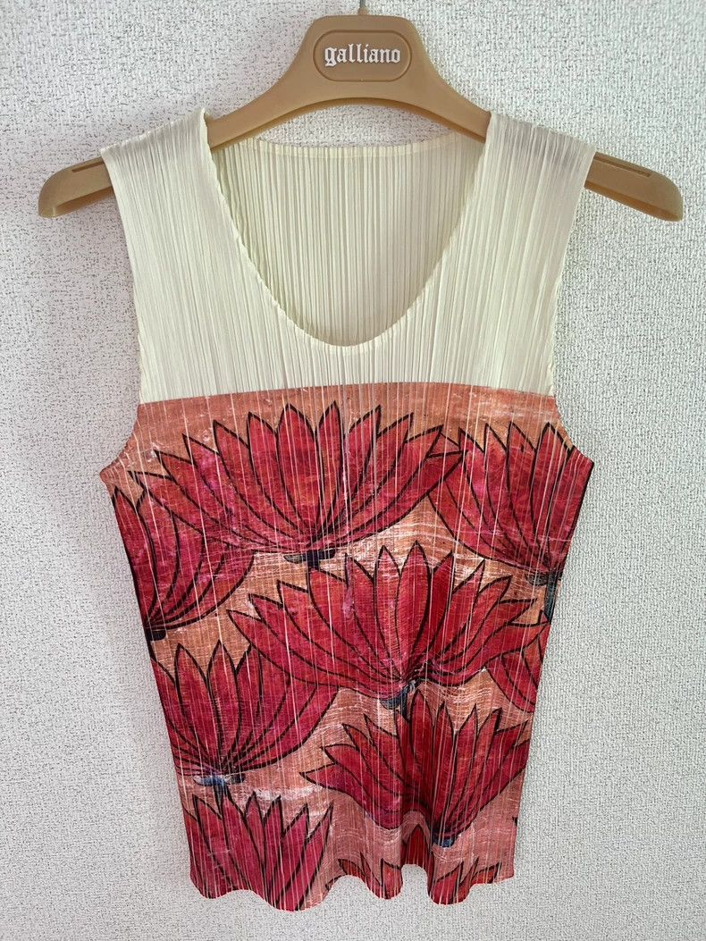 Issey Miyake Issey Miyake size:3 A red pleated folk painting jacket Size M / US 6-8 / IT 42-44 - 1 Thumbnail
