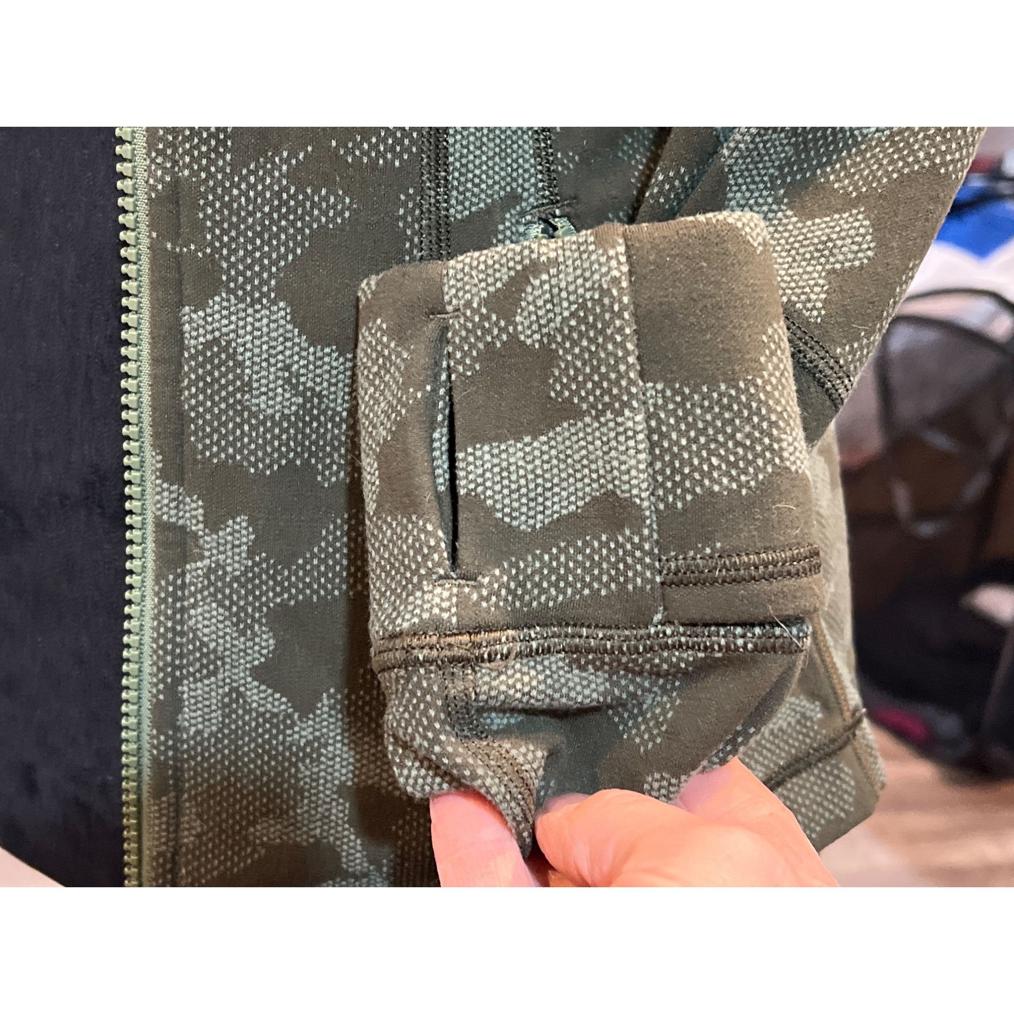Lululemon Lululemon Define Jacket LuonHeritage Camo Dark Olive Green T Size XS / US 0-2 / IT 36-38 - 5 Thumbnail