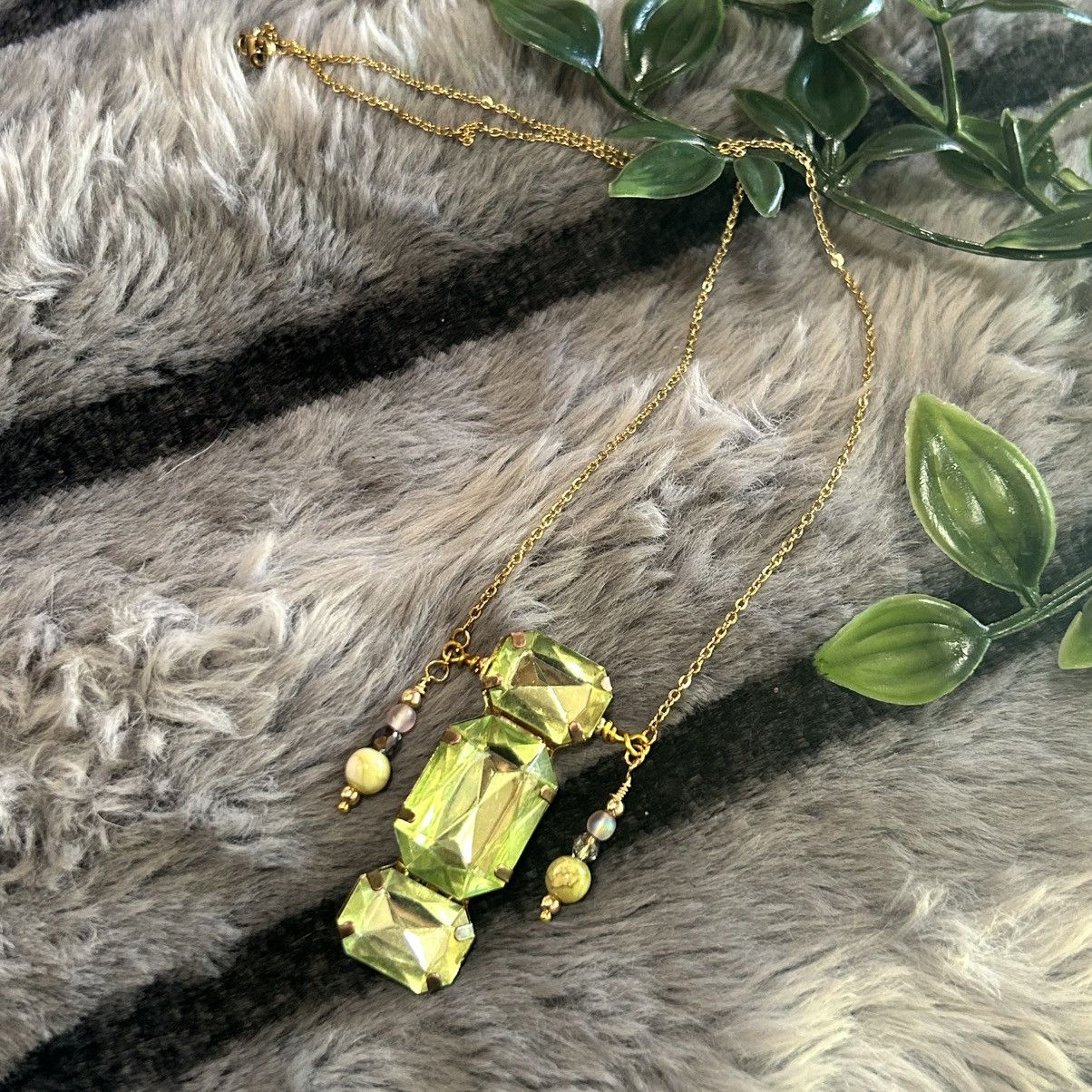Handmade Handcrafted elegant salvaged vintage green glass necklace Size ONE SIZE - 7 Thumbnail