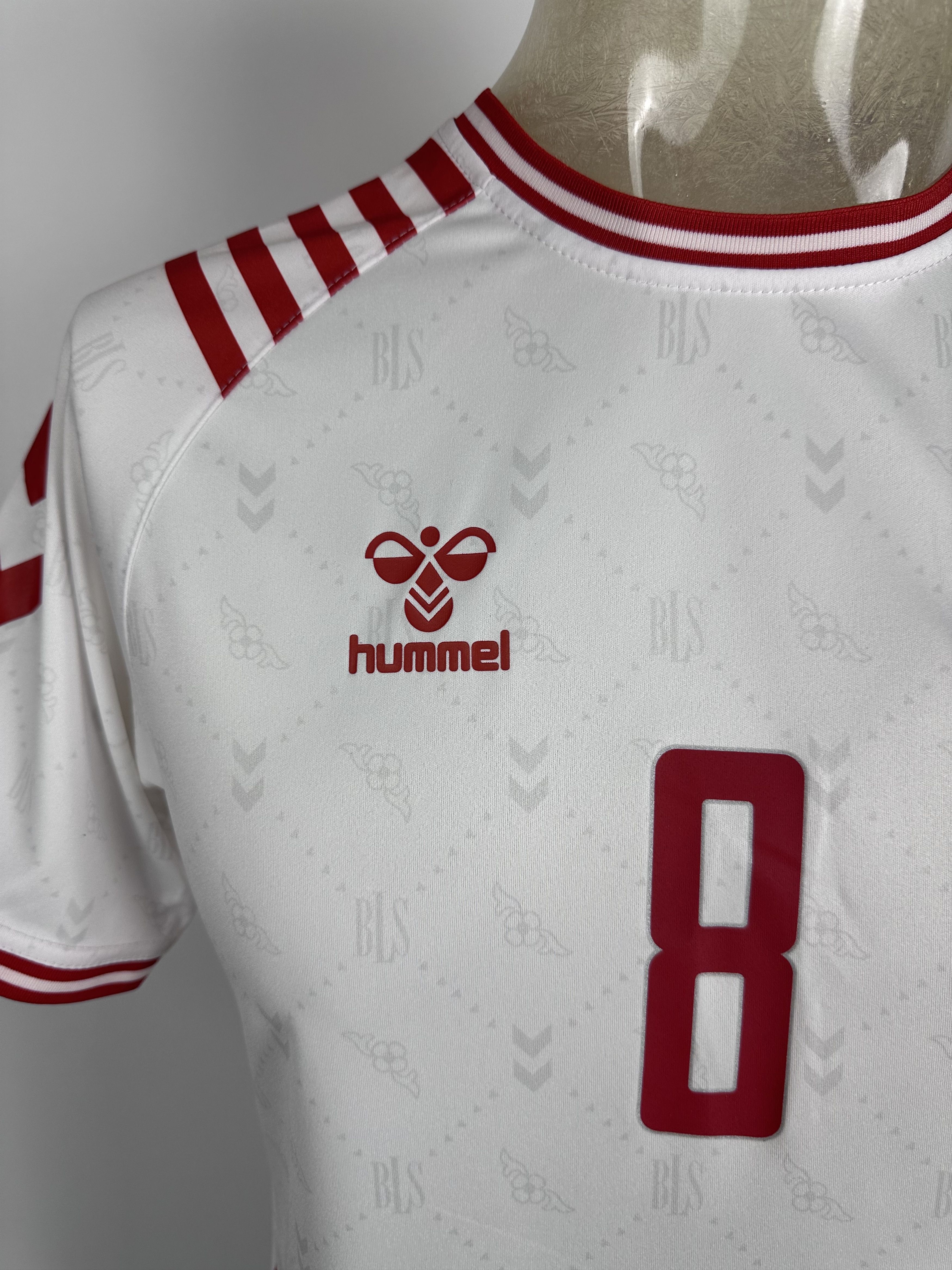 Hummel DENMARK 2022 SHIRT FOOTBALL SOCCER JERSEY HUMMEL #8 Delaney Size US S / EU 44-46 / 1 - 6 Thumbnail