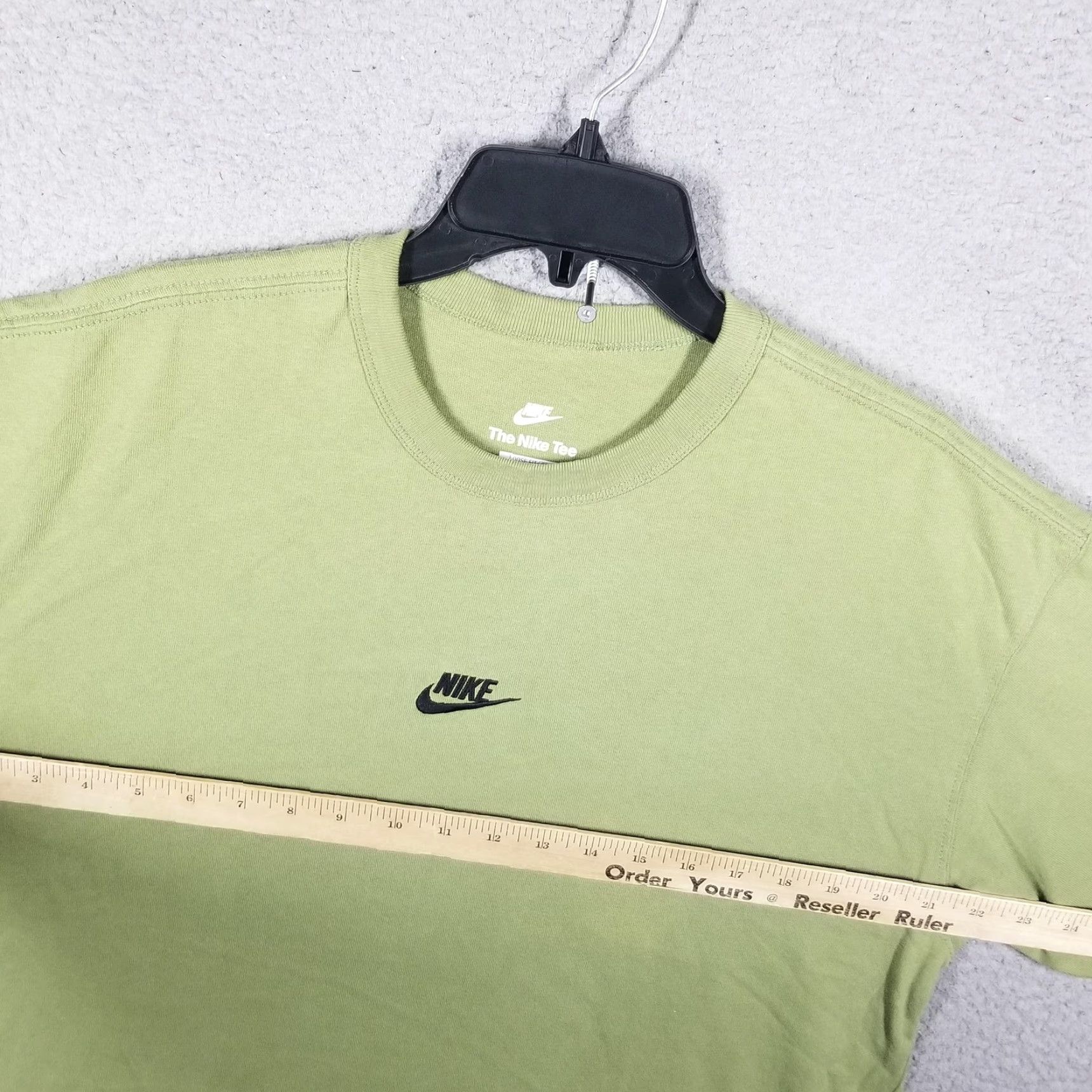 Nike Nike Shirt Mens Medium Green Max 90 The Nike Tee Loose Fit Swoosh Logo Crew Neck Short Sleeve T-Shirt Mens Green 90s logo Graphics Size US M / EU 48-50 / 2 - 6 Thumbnail