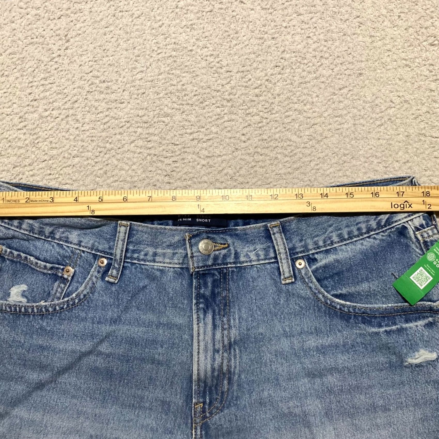 Gap NWT Gap Womens 14 Denim Cut-Off Shorts Blue Medium Wash Inseam 4" 5-Pocket Front Flat Front Stretch Logo Button Casual Summer Spring Fall Womens Size 36" / US 14 / IT 50 - 7 Thumbnail