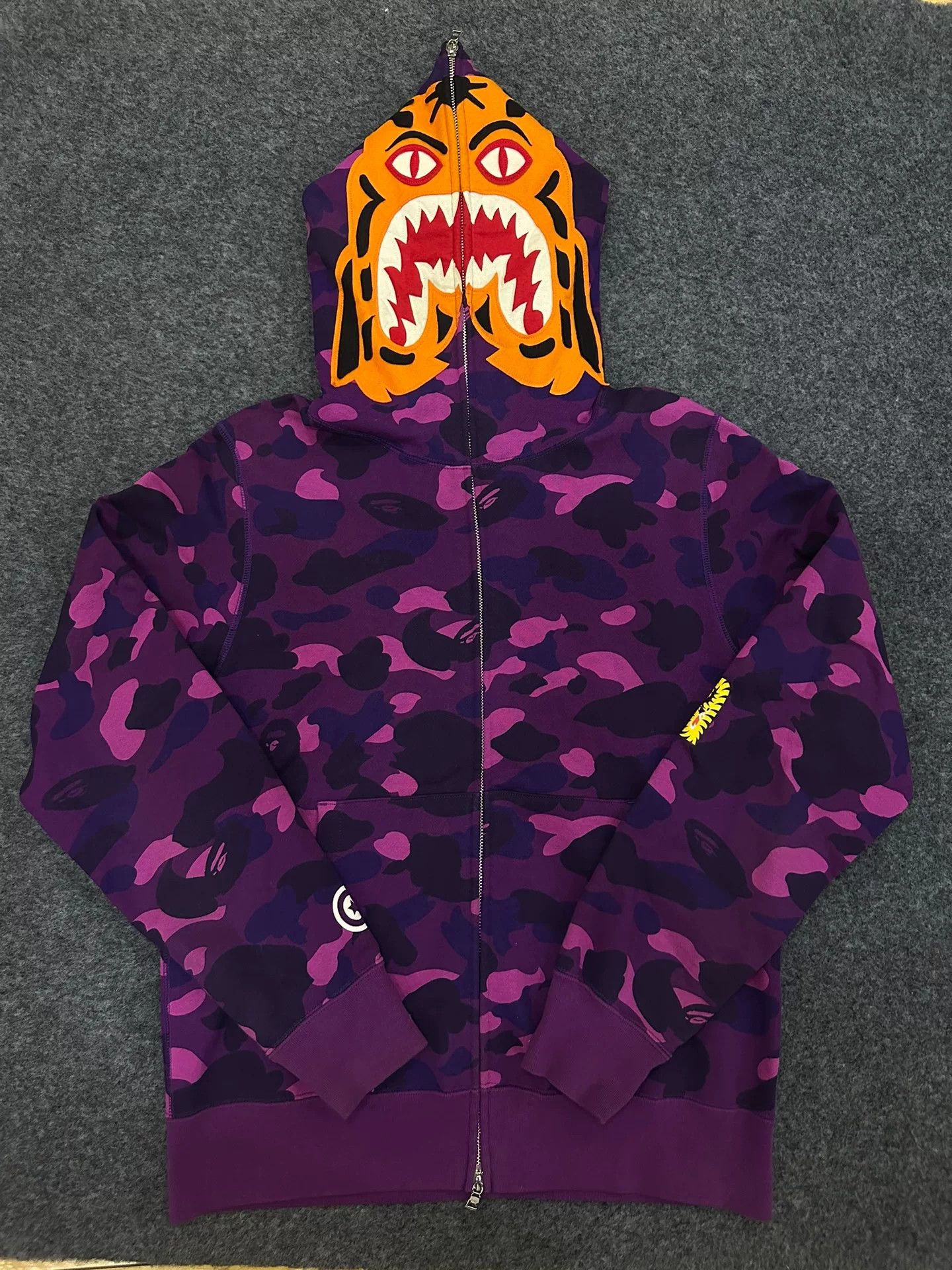 Bape Bape Multi Shark Sweatshirt Pullover Size US L / EU 52-54 / 3 - 1 Thumbnail