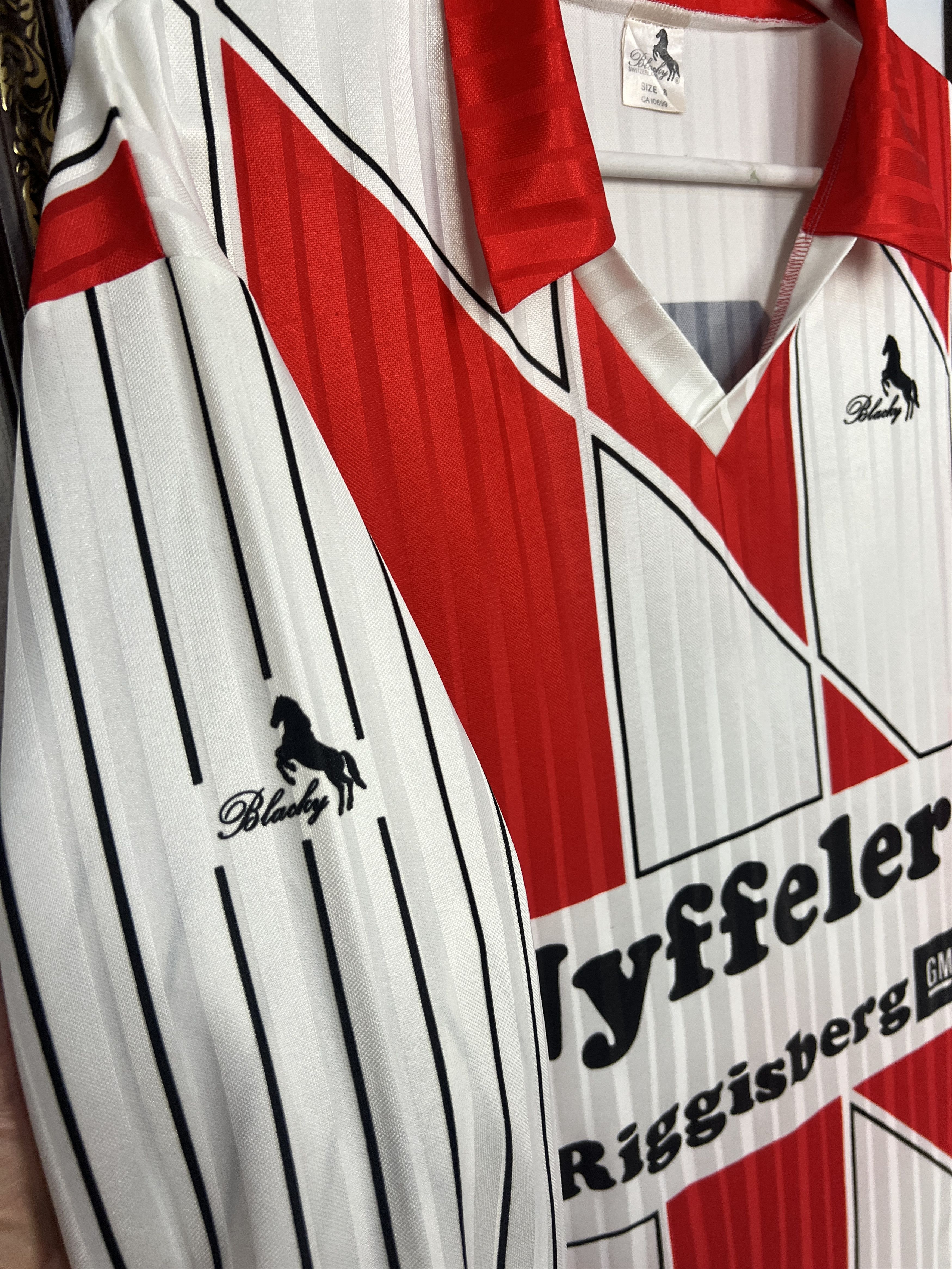 Vintage Switzerland Football Template Long Sleeve Shirt Jersey Size US L / EU 52-54 / 3 - 4 Thumbnail