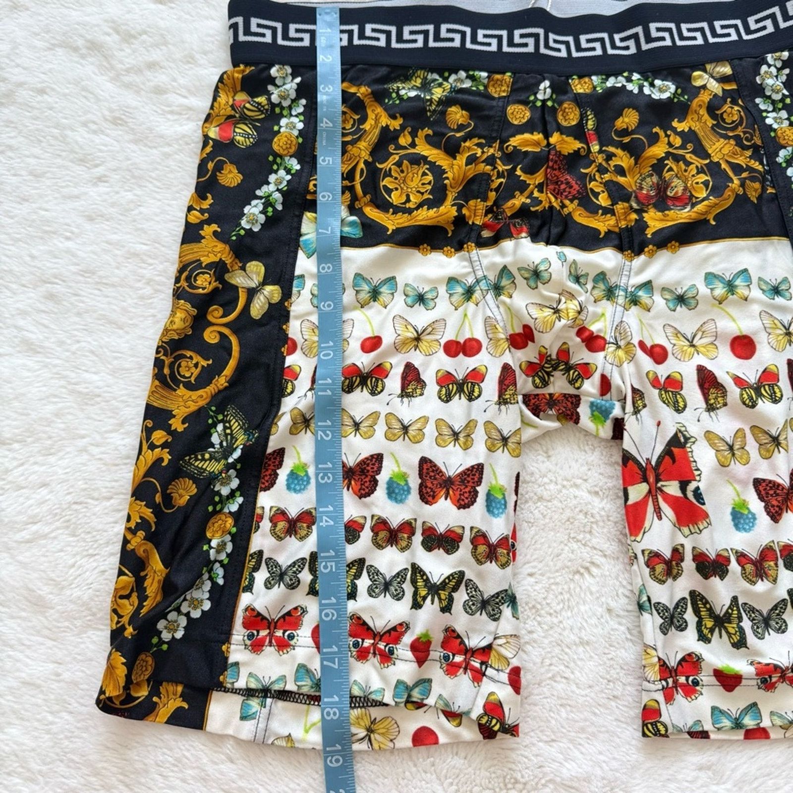 Versace NWT!! Versace men swim shorts size 50IT or L Authentic 380$ Size US 34 / EU 50 - 5 Thumbnail