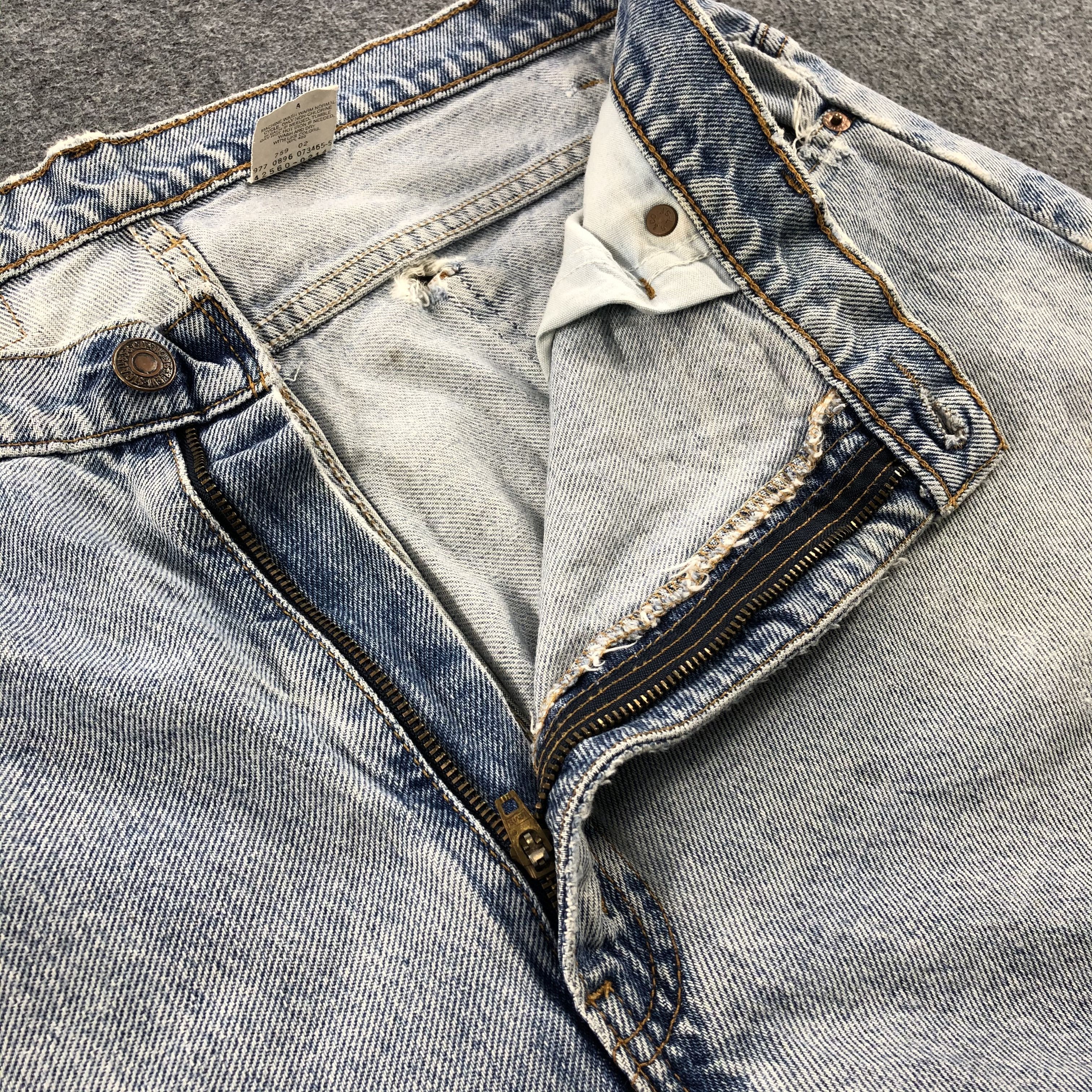 Levi's × Vintage Vintage 90s Light Wash Levis 560 Jeans-JM1771 Size US 37 - 8 Thumbnail