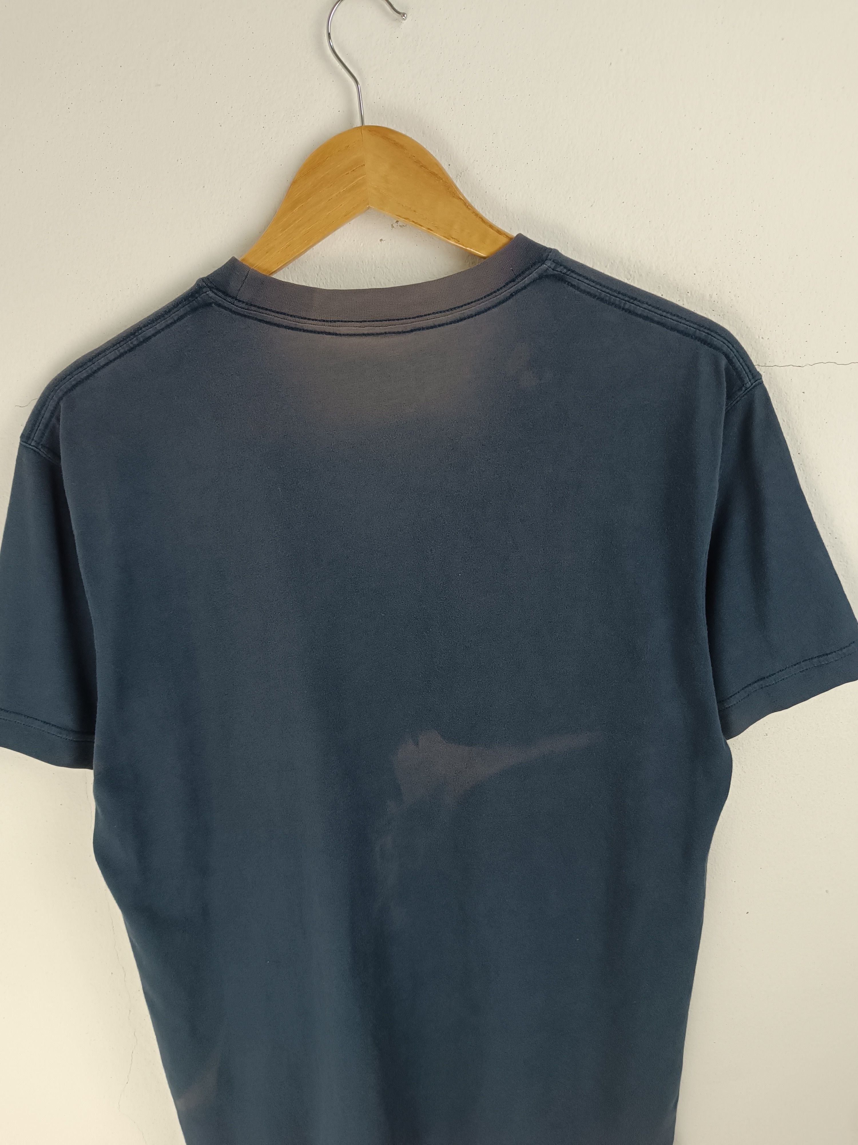 Nike THRASHED FADED VINTAGE Y2K NIKE SPORTSWEAR TEE BIG LOGO Size US M / EU 48-50 / 2 - 16 Thumbnail