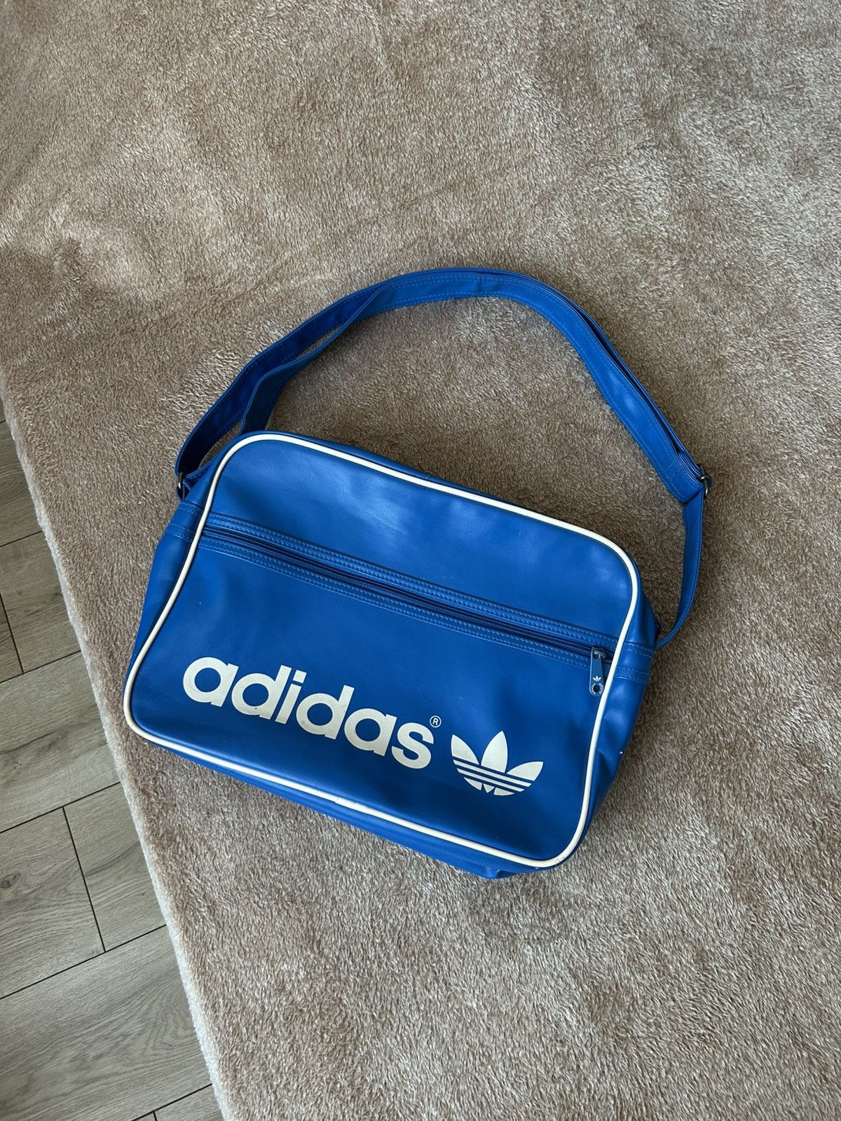ゆ。 adidas アディダス パフォーマンスロゴ y2k スリングバッグ 00s adidas アディダス パフォーマンスロゴ スリングバッグ ワン