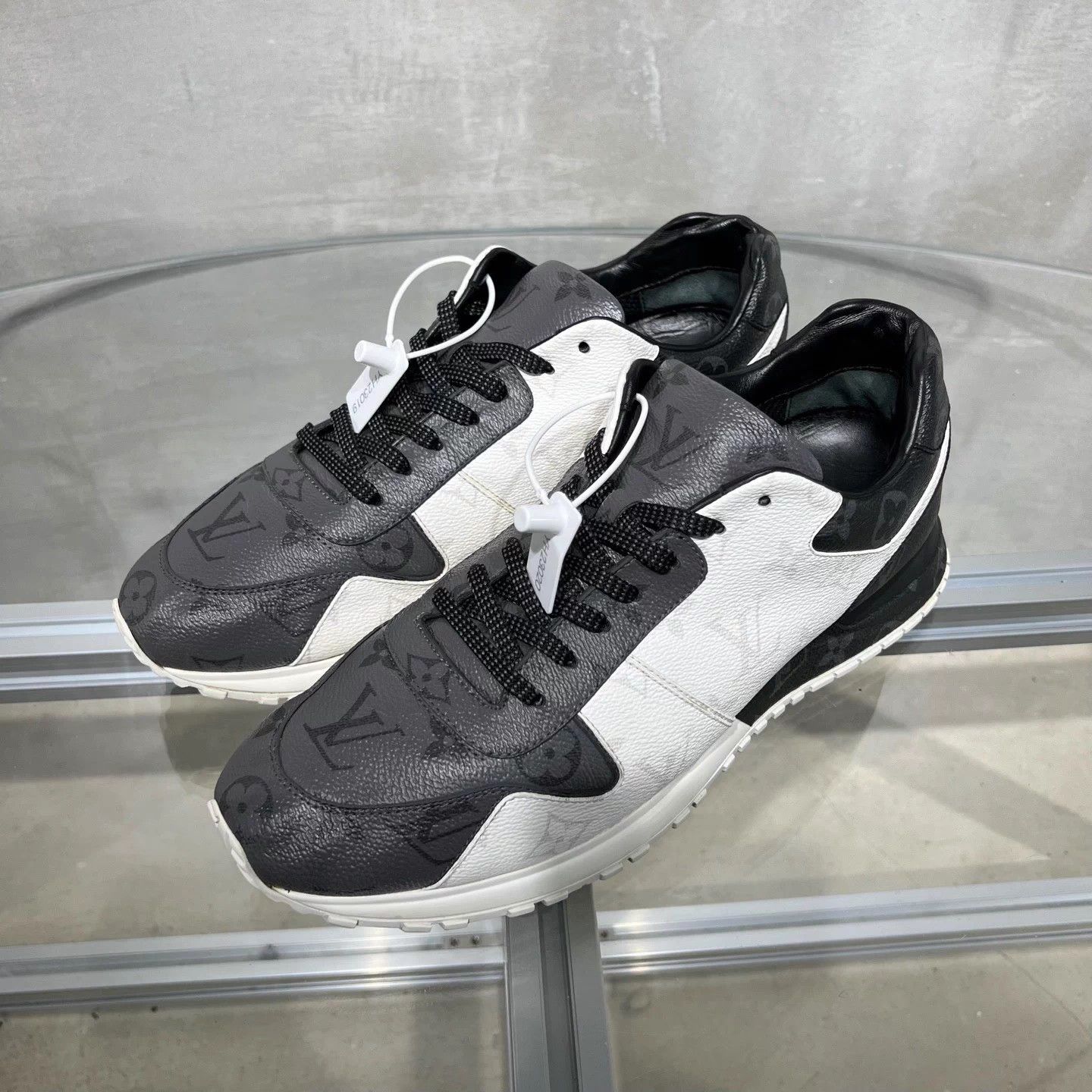 Louis Vuitton LV Run Away White Gray Print Sneakers UK7.5/41.5 Crack Size US 8 / EU 41 - 2 Thumbnail
