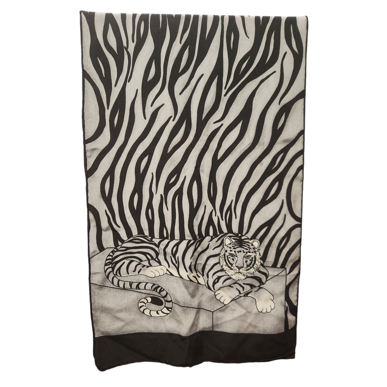 Other Gant Gaither tiger scarf. Beautiful glam vibe Size ONE SIZE - 3 Thumbnail