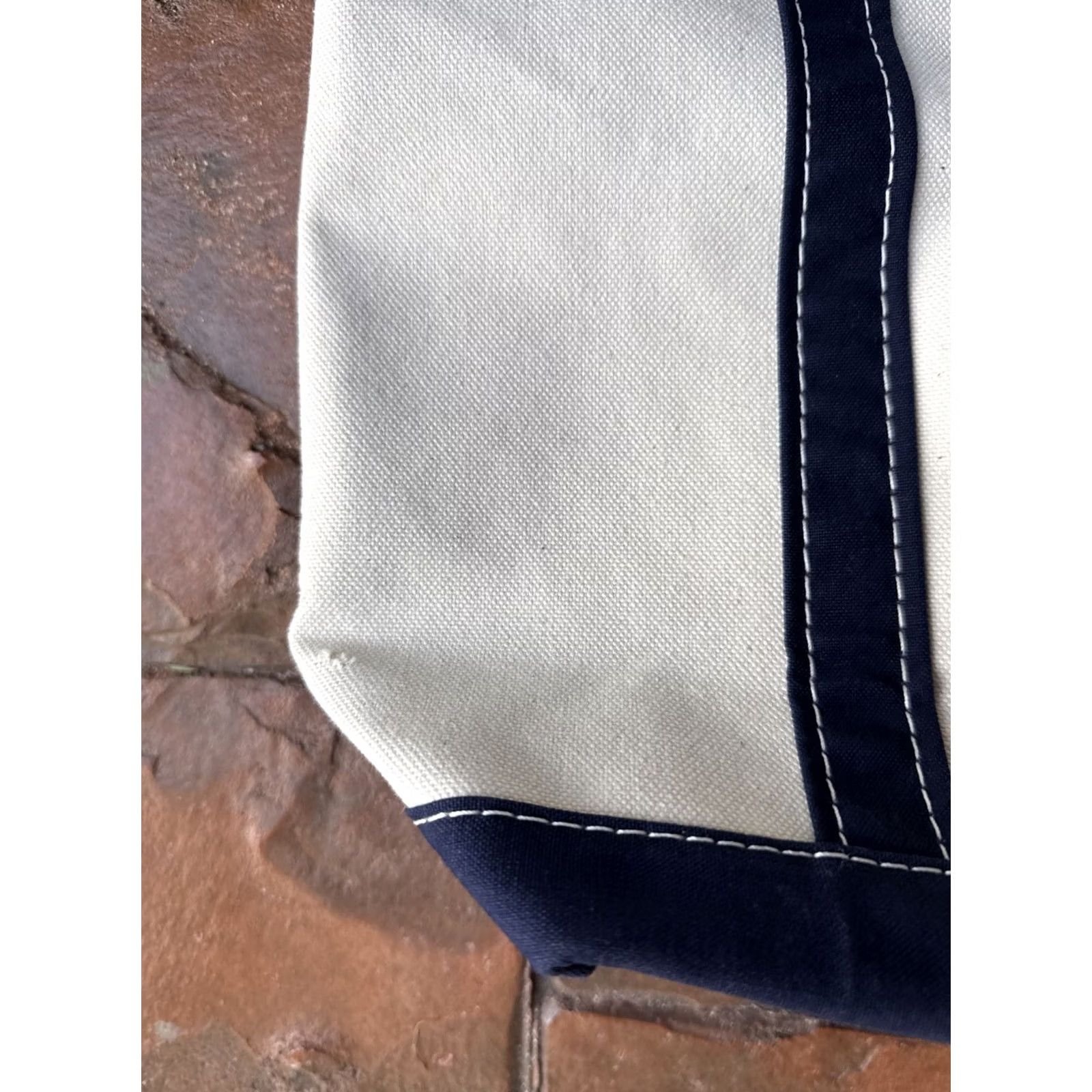 Vintage VINTAGE LL Bean Boat & Tote Canvas Bag 18x12 White/blue 90s Tote Unisex Adults Medium 18x12 Navy Blue Bag Width: 18 in Handled Cotton Mens/Womens Size ONE SIZE - 3 Thumbnail