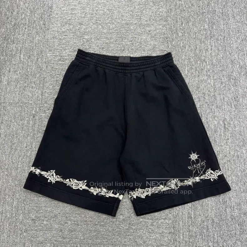 Givenchy Givenchy Size L Chain Decorated Printed Shorts Size US 32 / EU 48 - 1 Thumbnail
