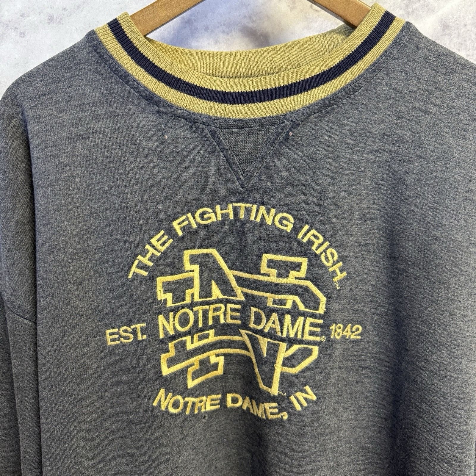 Vintage Vintage Notre Dame Sweatshirt Mens Large 24x27 Fighting Iris Size US L / EU 52-54 / 3 - 1 Thumbnail