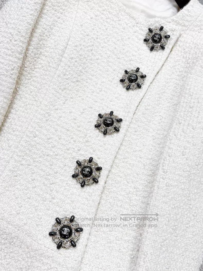Chanel Chanel Full-body pearl embroidered rudder gem button soft Size XS / US 0-2 / IT 36-38 - 4 Thumbnail
