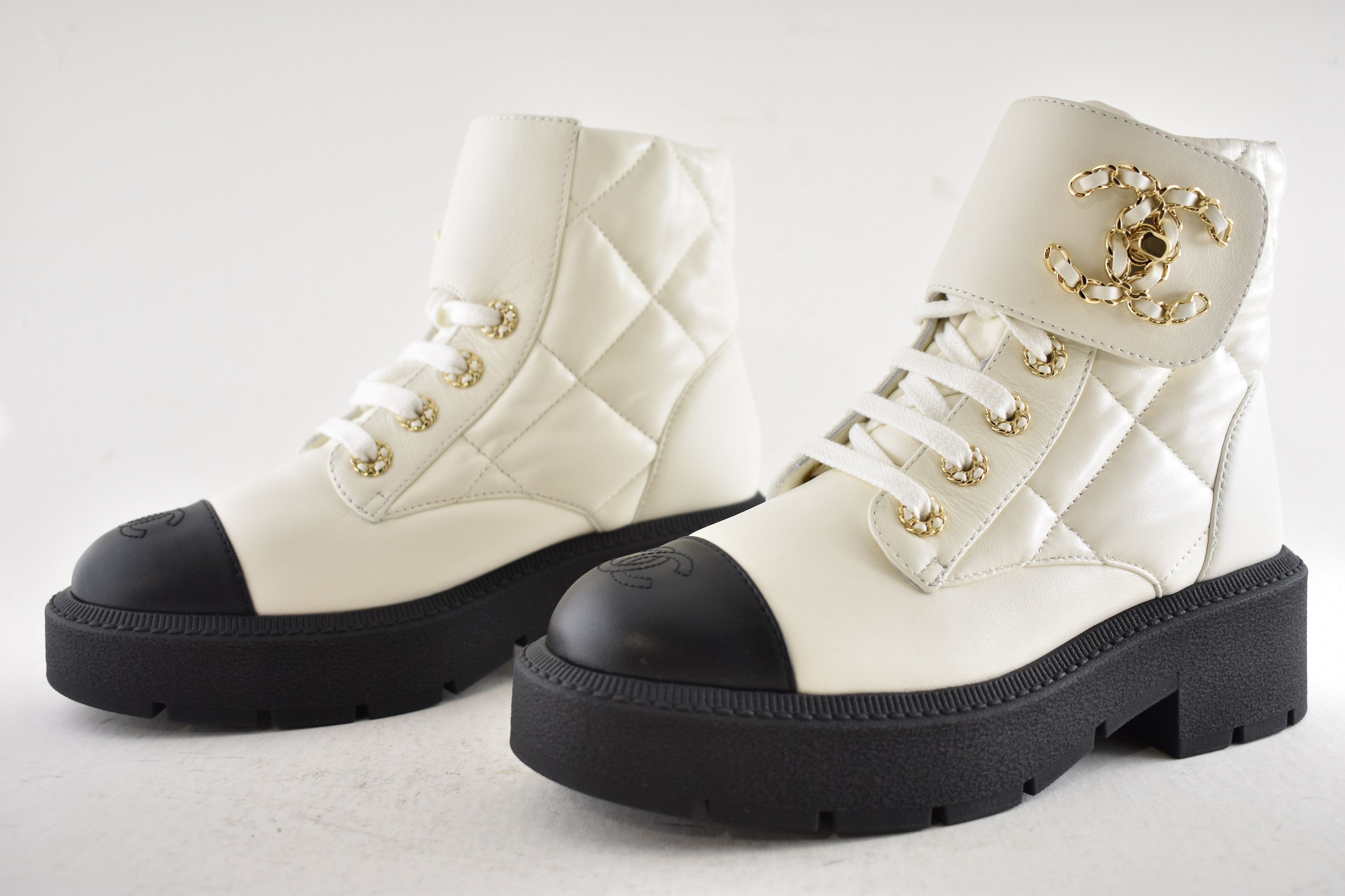 Chanel Chanel 24B CC Combat Black Platform Ankle Short Boots 37c Size US 7 / IT 37 - 19 Thumbnail