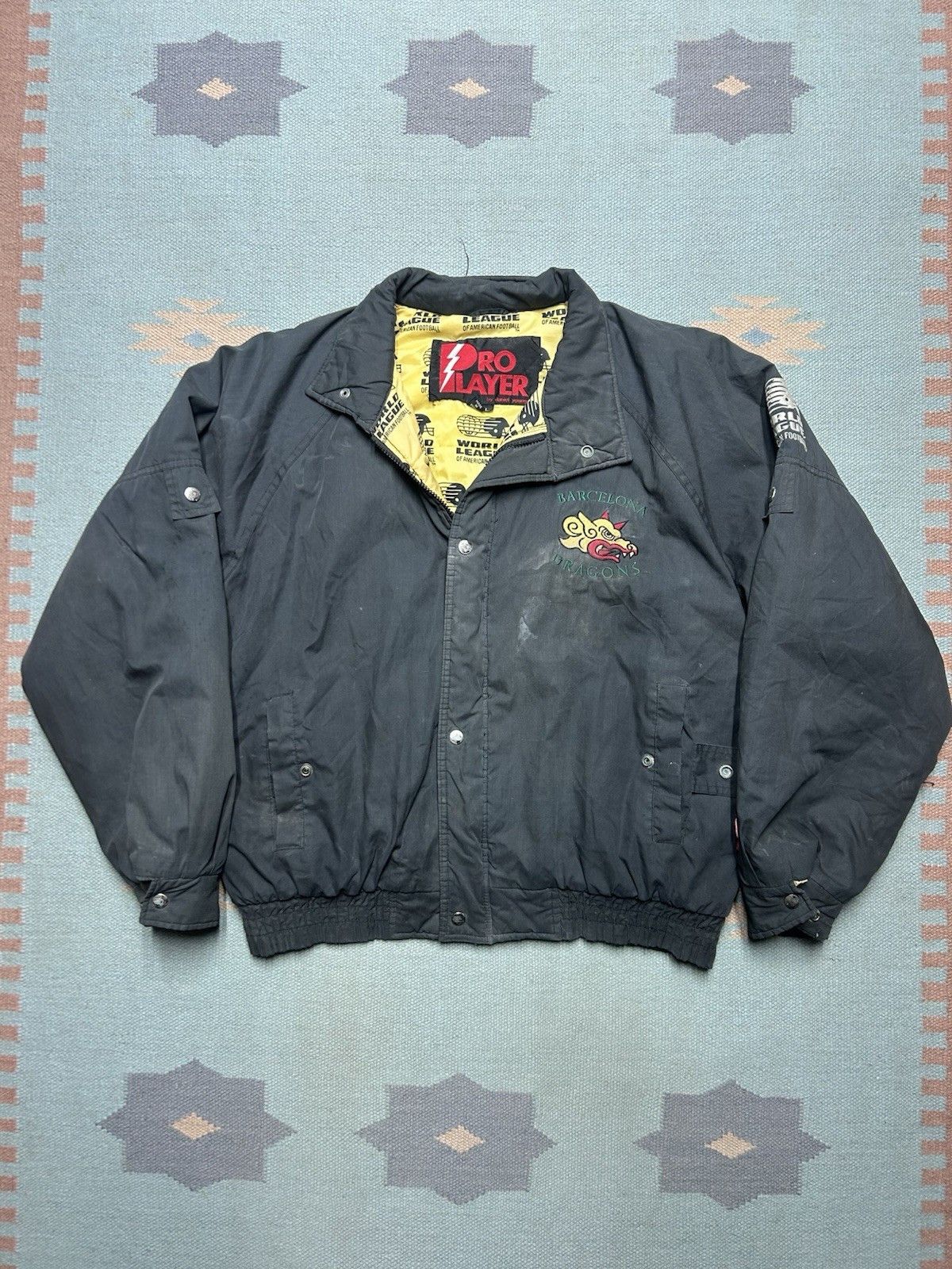 Vintage VTG pro player puffer jacket Barcelona dragons distressed L Size US L / EU 52-54 / 3 - 1 Thumbnail