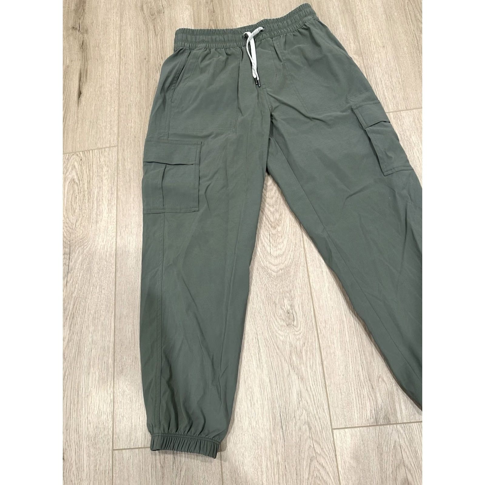 Vuori Vuori Scout Jogger Cargo Olive Green Women's S Athletic Workout Gym Hiking VW494 Jogger Tapered Pockets Activewear Outdoors Athleisure Women Size 28" / US 6 / IT 42 - 3 Thumbnail