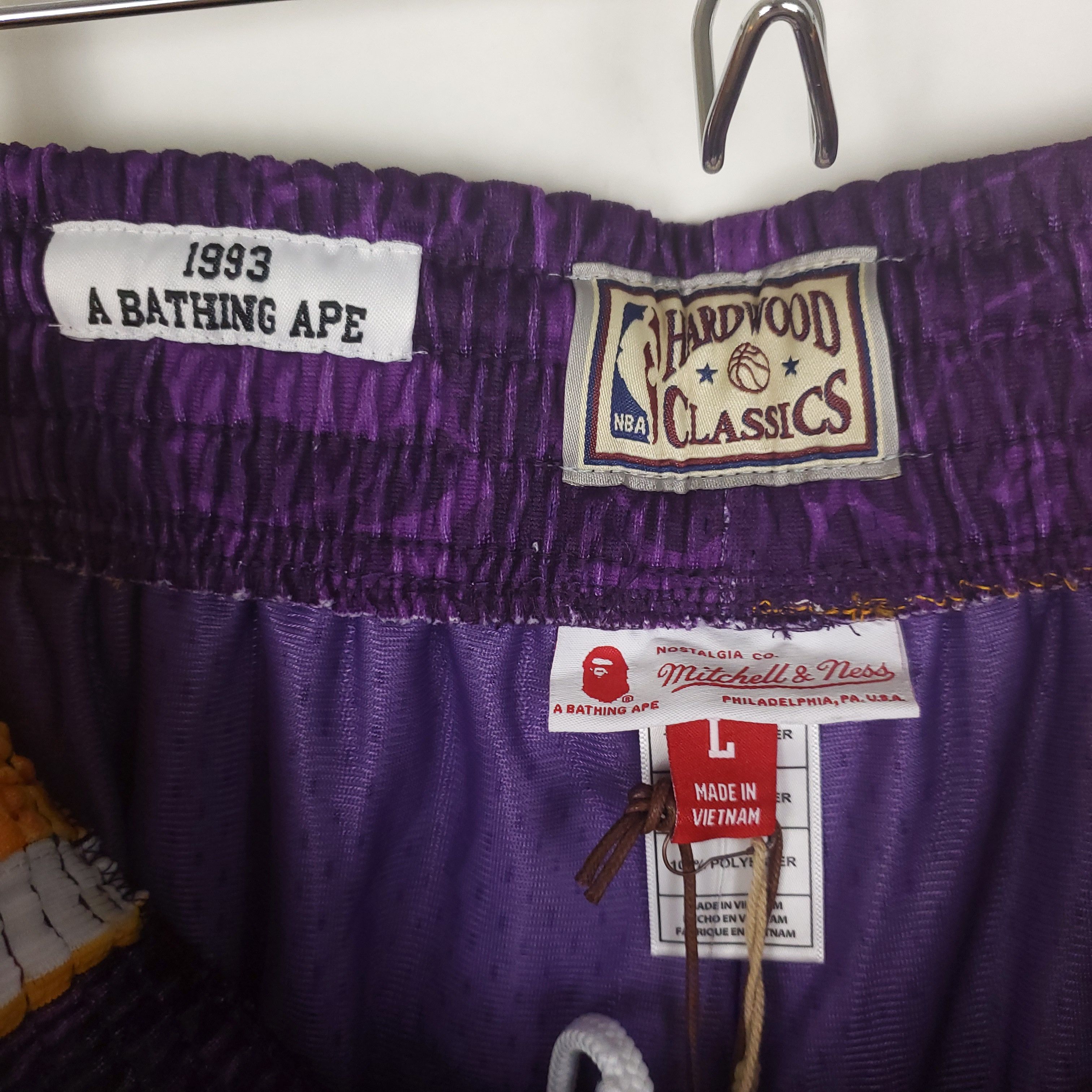 Bape × Mitchell & Ness Bape x Mitchell & Ness LA Lakers Shorts Size US 34 / EU 50 - 7 Thumbnail