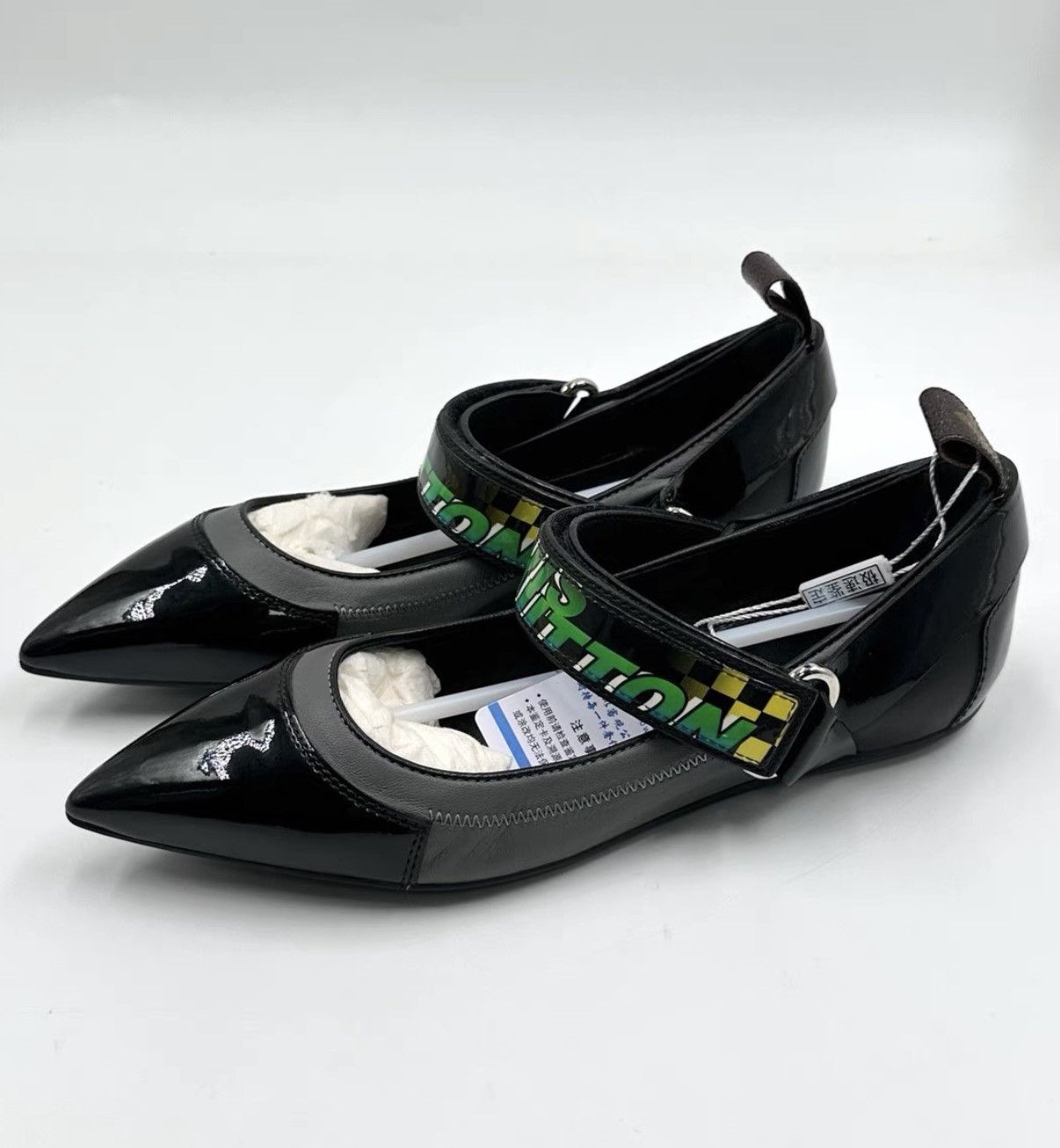Louis Vuitton Louis Vuitton Velcro Pointed Toe Patent Leather Flats K12 Size US 5 / IT 35 - 1 Thumbnail