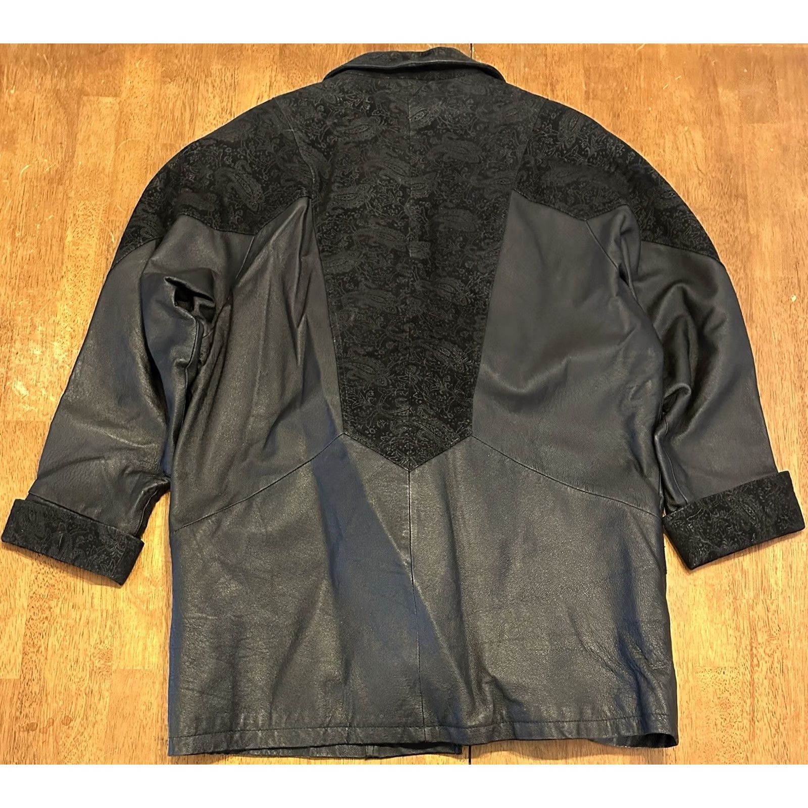Vintage VINTAGE Wilson’s Thinsulate Leather Jacket Floral Trim Button Up Medium Black Suede Lined Buckle 80s Womens Size M / US 6-8 / IT 42-44 - 3 Thumbnail