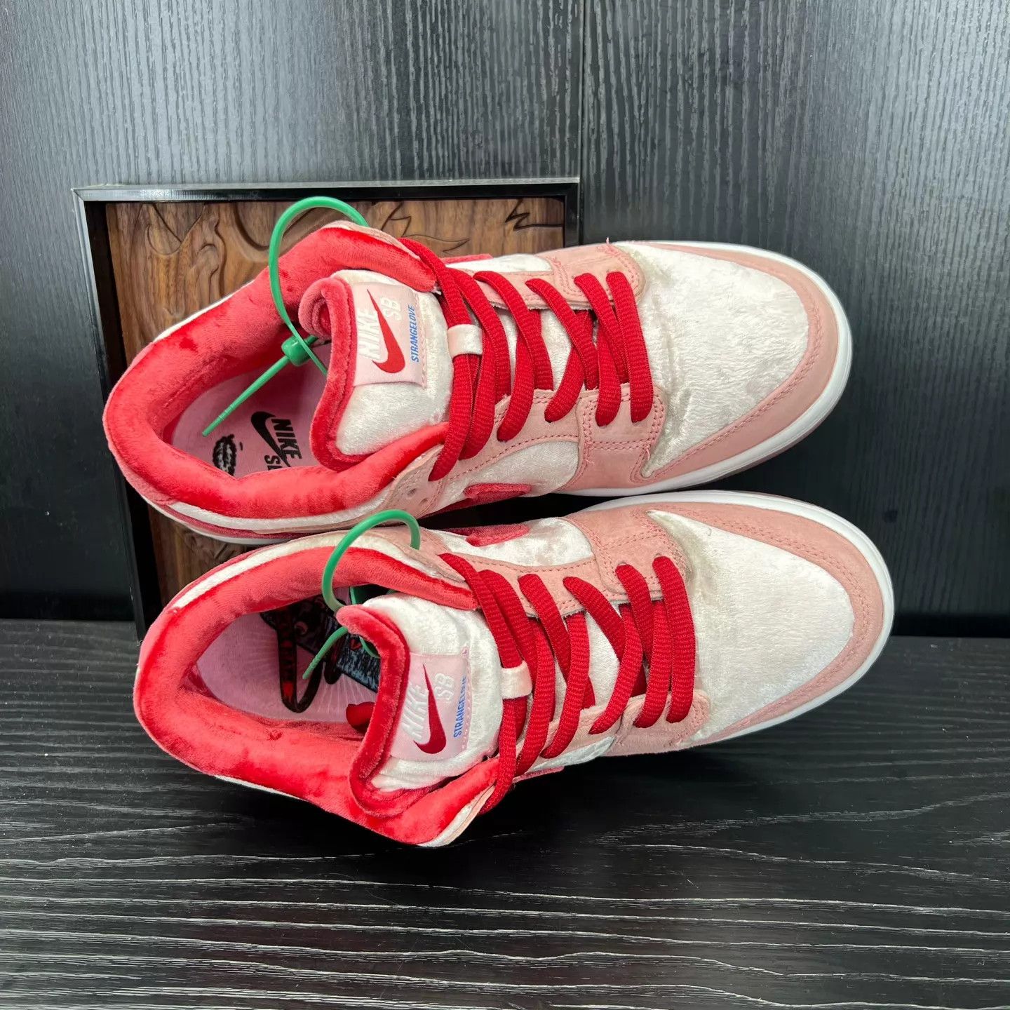 Nike Nike Dunk SB V-Day 40.5 New OG Box & Accs Size US 7.5 / EU 40-41 - 7 Thumbnail