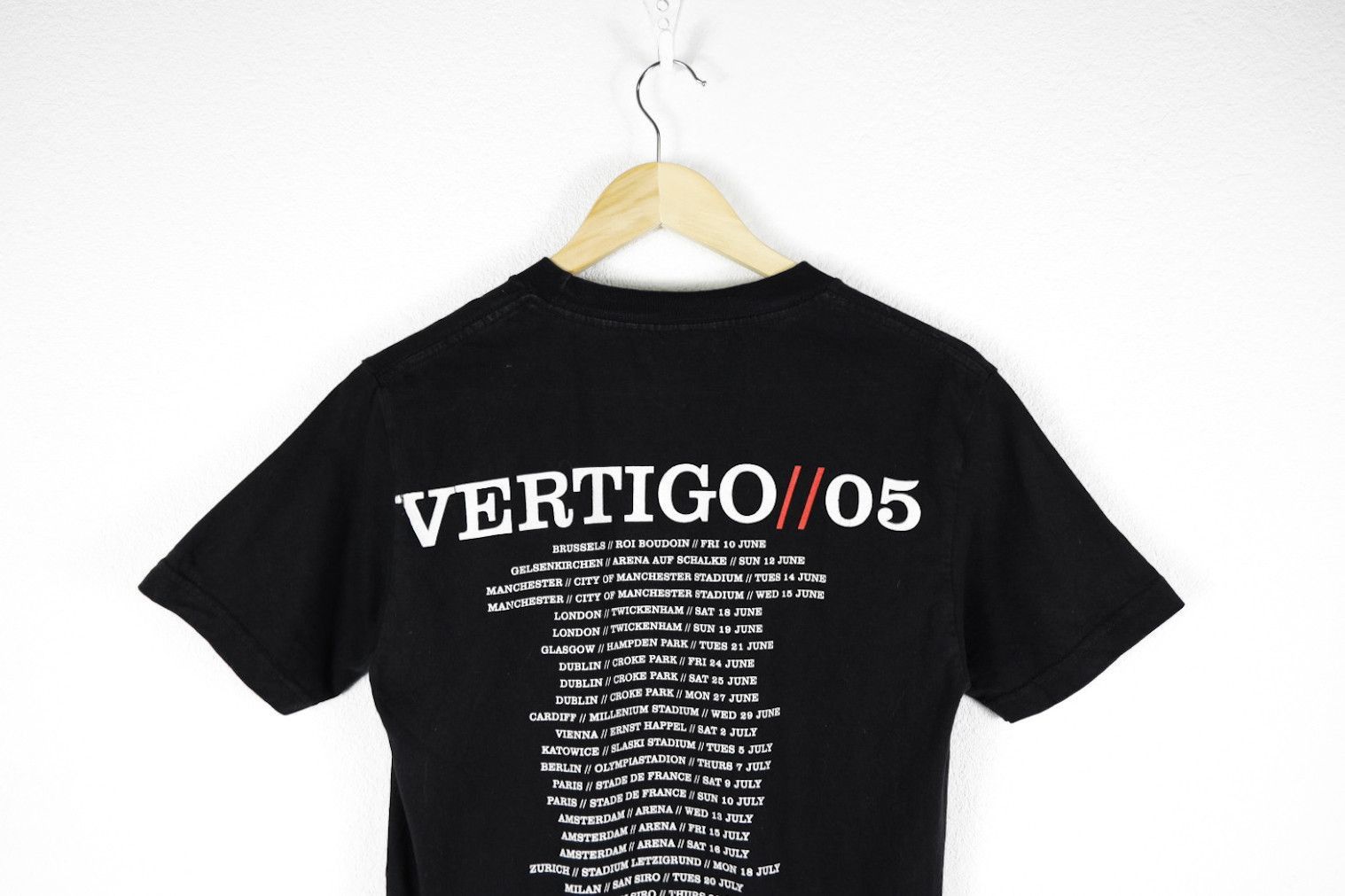 Band Tees × Vintage Vintage Vertigo 2005 Tour Graphic Print Tee T-shirt Y2K Size US S / EU 44-46 / 1 - 11 Thumbnail