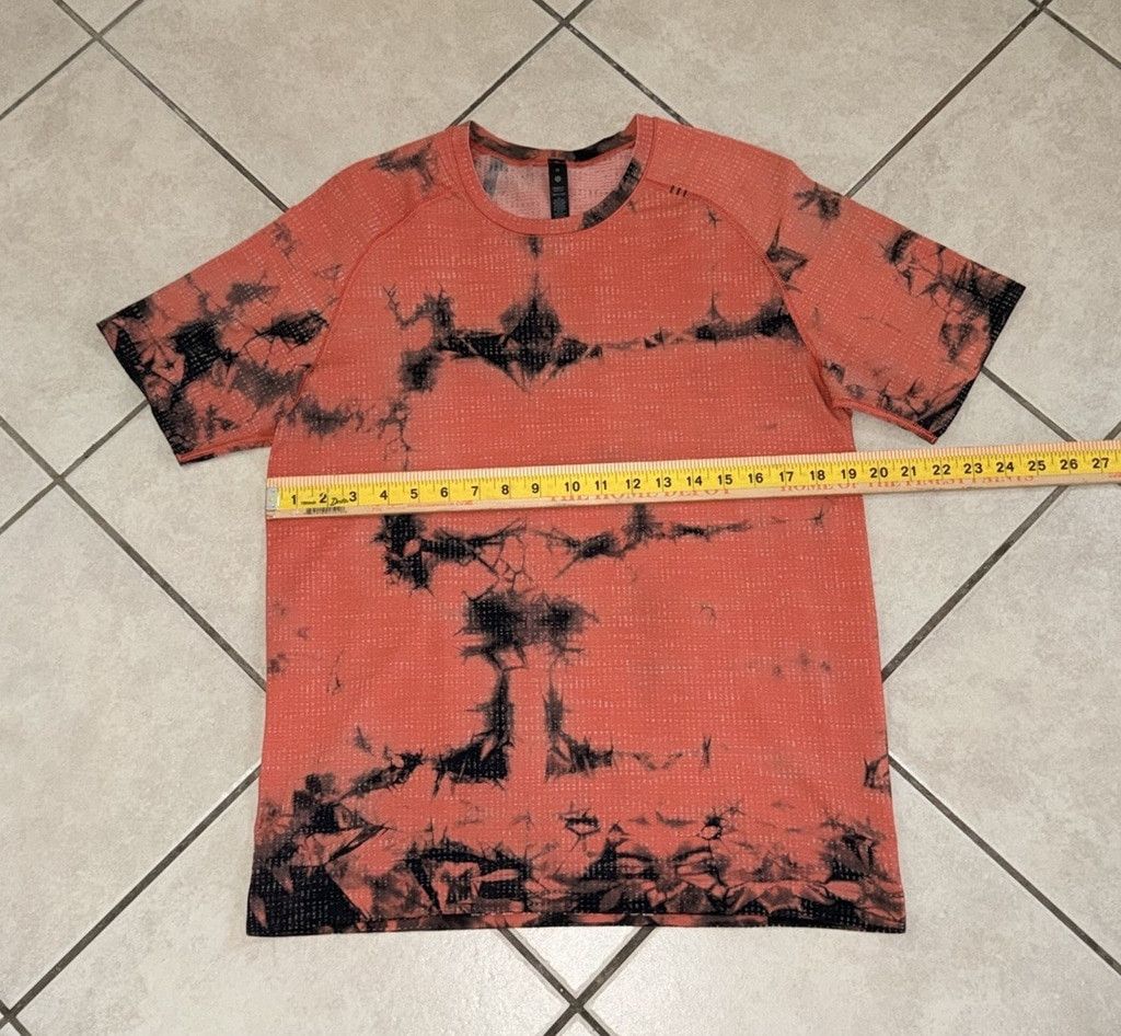 Lululemon LULULEMON METAL VENT SHORT SLEEVE ORANGE BLACK SIZE MEDIUM Size US M / EU 48-50 / 2 - 2 Thumbnail