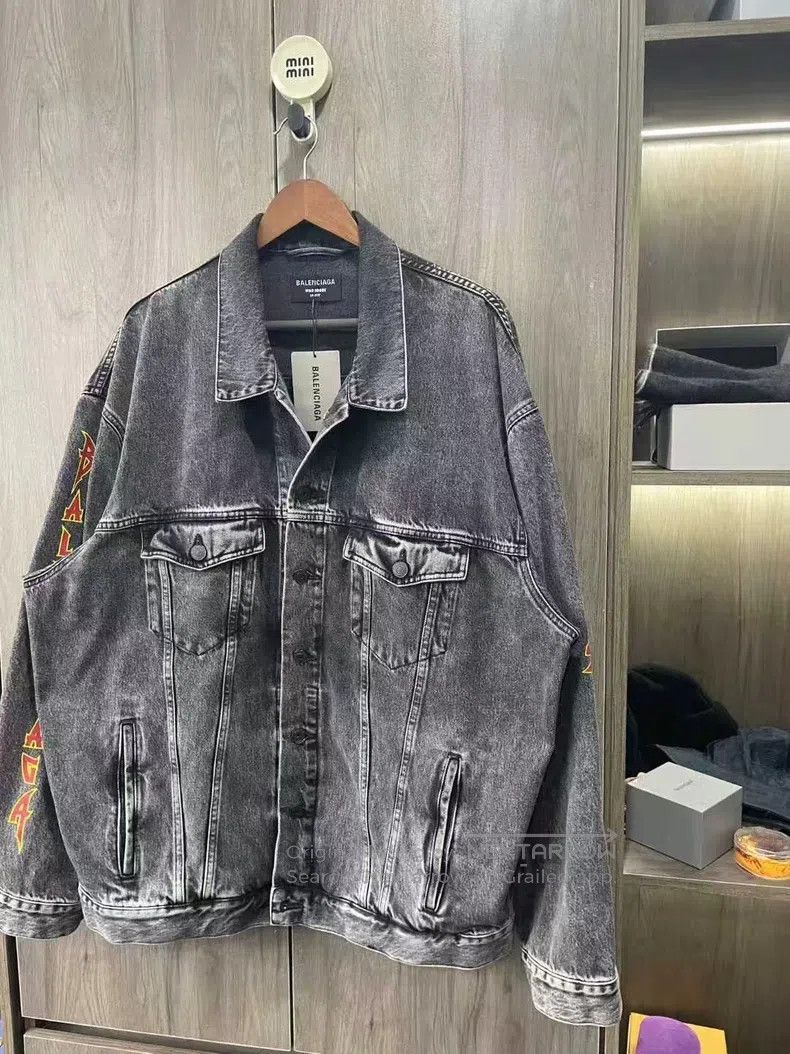 Balenciaga Balenciaga Logo Printed Collar Single-Breasted Long Sleeve Size US M / EU 48-50 / 2 - 3 Thumbnail