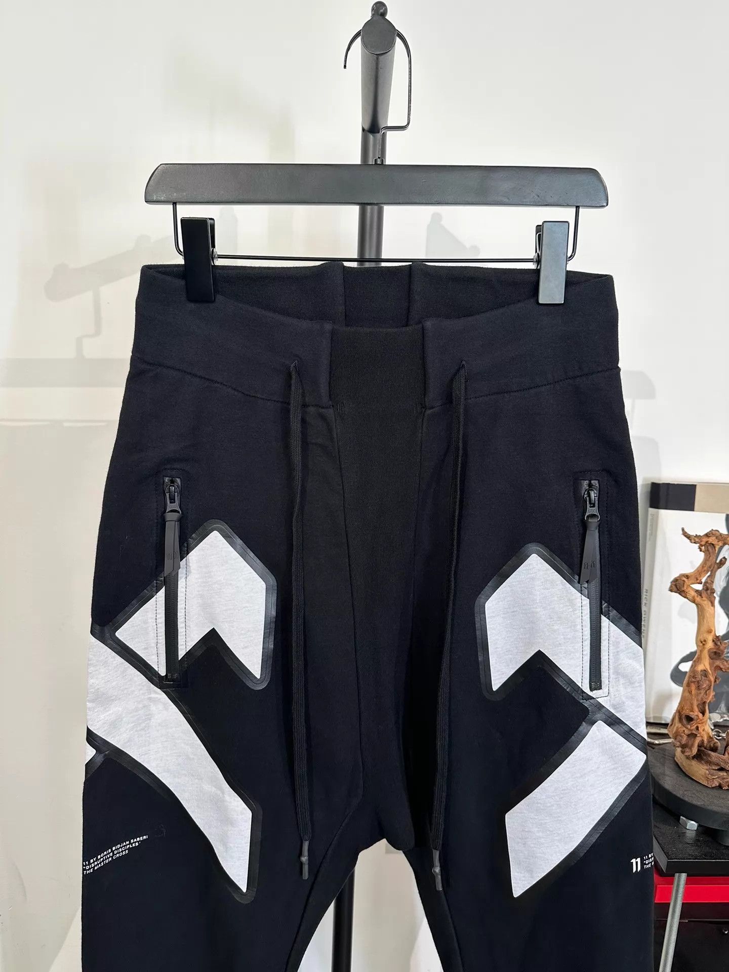 Boris Bidjan Saberi BBS 11by bbs P13 print cuffed sweatpants M new Size US 32 / EU 48 - 5 Thumbnail
