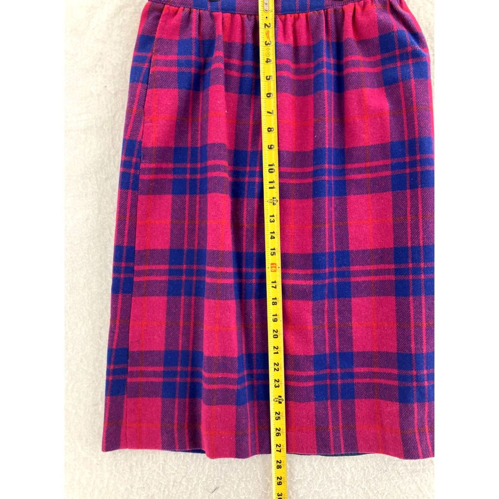 Vintage VTG Personal Skirt Womens 10 Red Plaid Knee Length Wool Blend Pleated Pattern Zip Vintage Skirt Womens 10 Red Plaid Knee Length Size 32" / US 10 / IT 46 - 4 Thumbnail