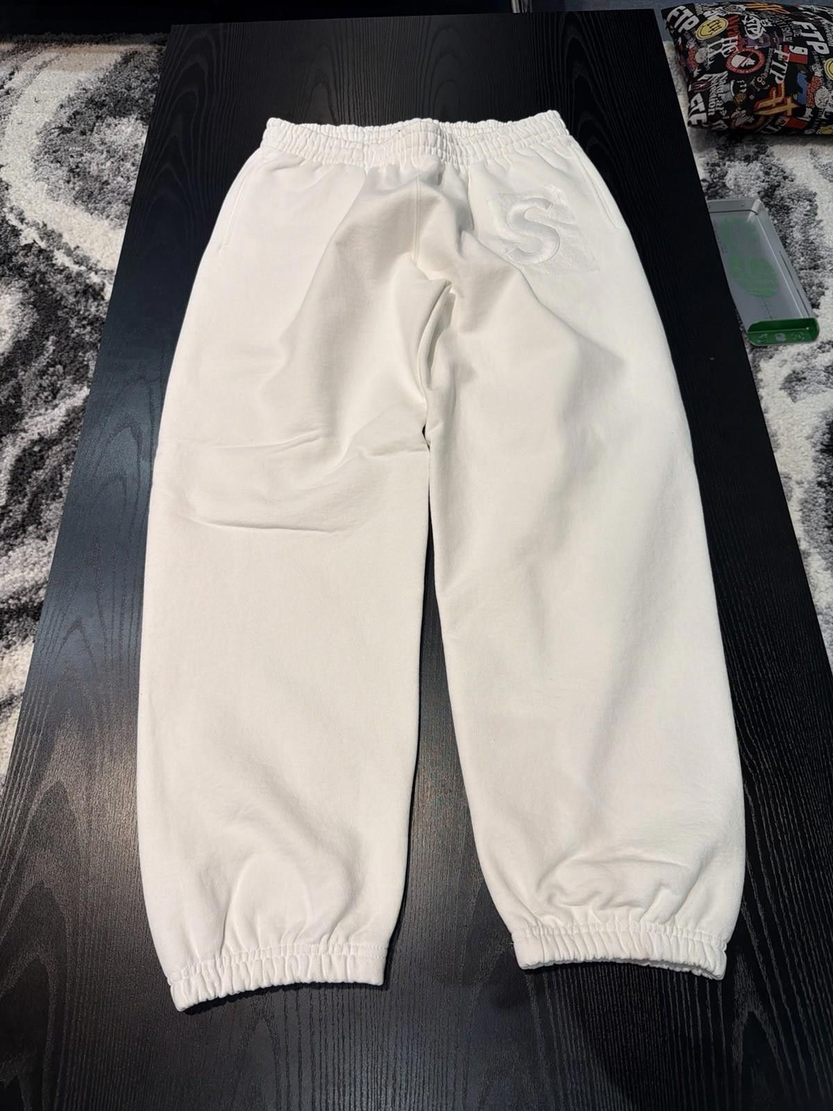Supreme Supreme S Logo Sweatpants White (SS25) Brand New Size Large Size US 34 / EU 50 - 2 Thumbnail