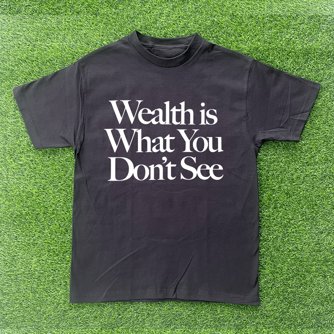 Vintage WEALTH IS WHAT YOU DON'T SEE TSHIRT Size US L / EU 52-54 / 3 - 1 Preview