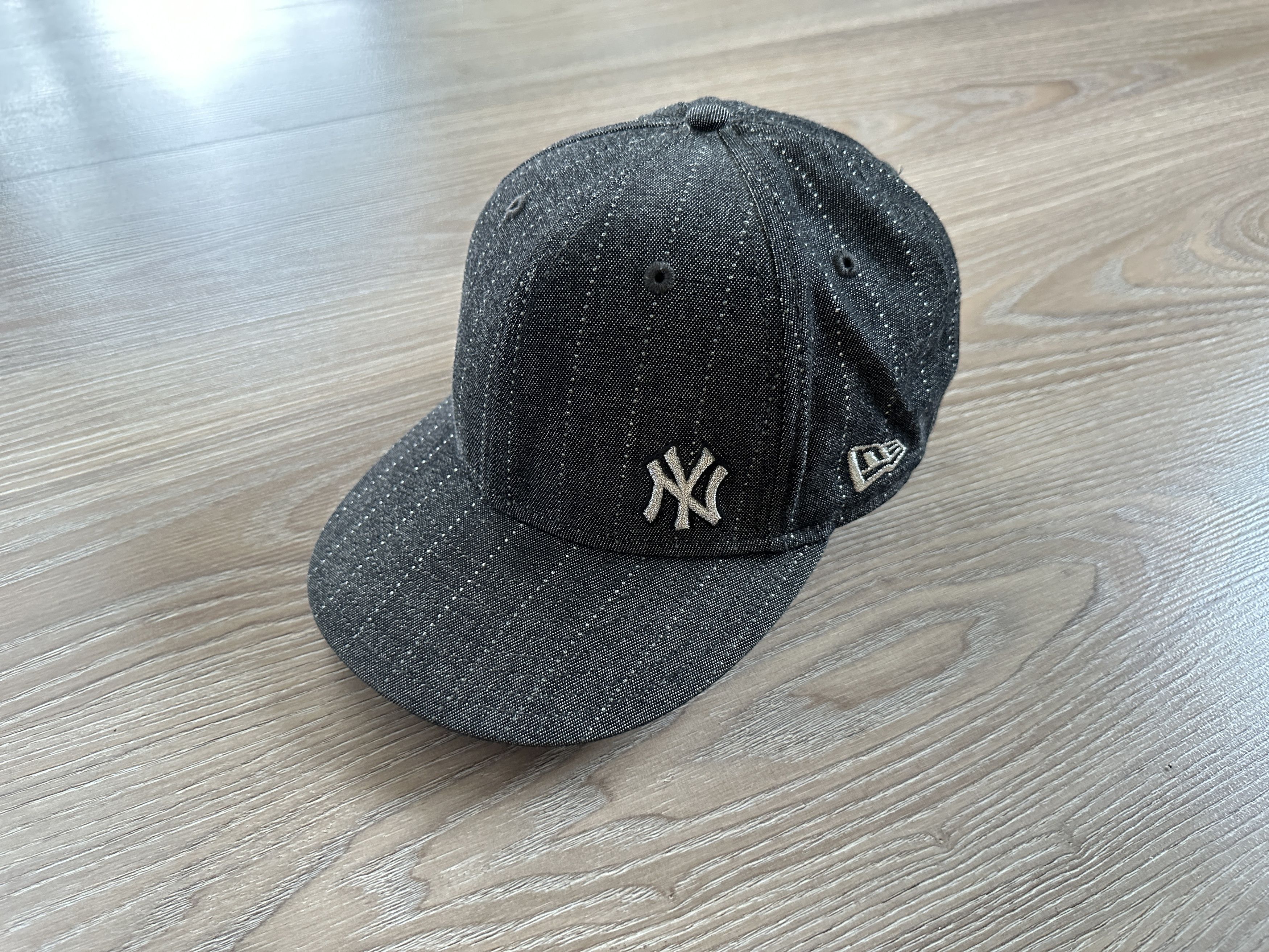 New Era × New York Yankees Vintage New Era New York Yankees Stripe Grey Snapback Size ONE SIZE - 1 Thumbnail