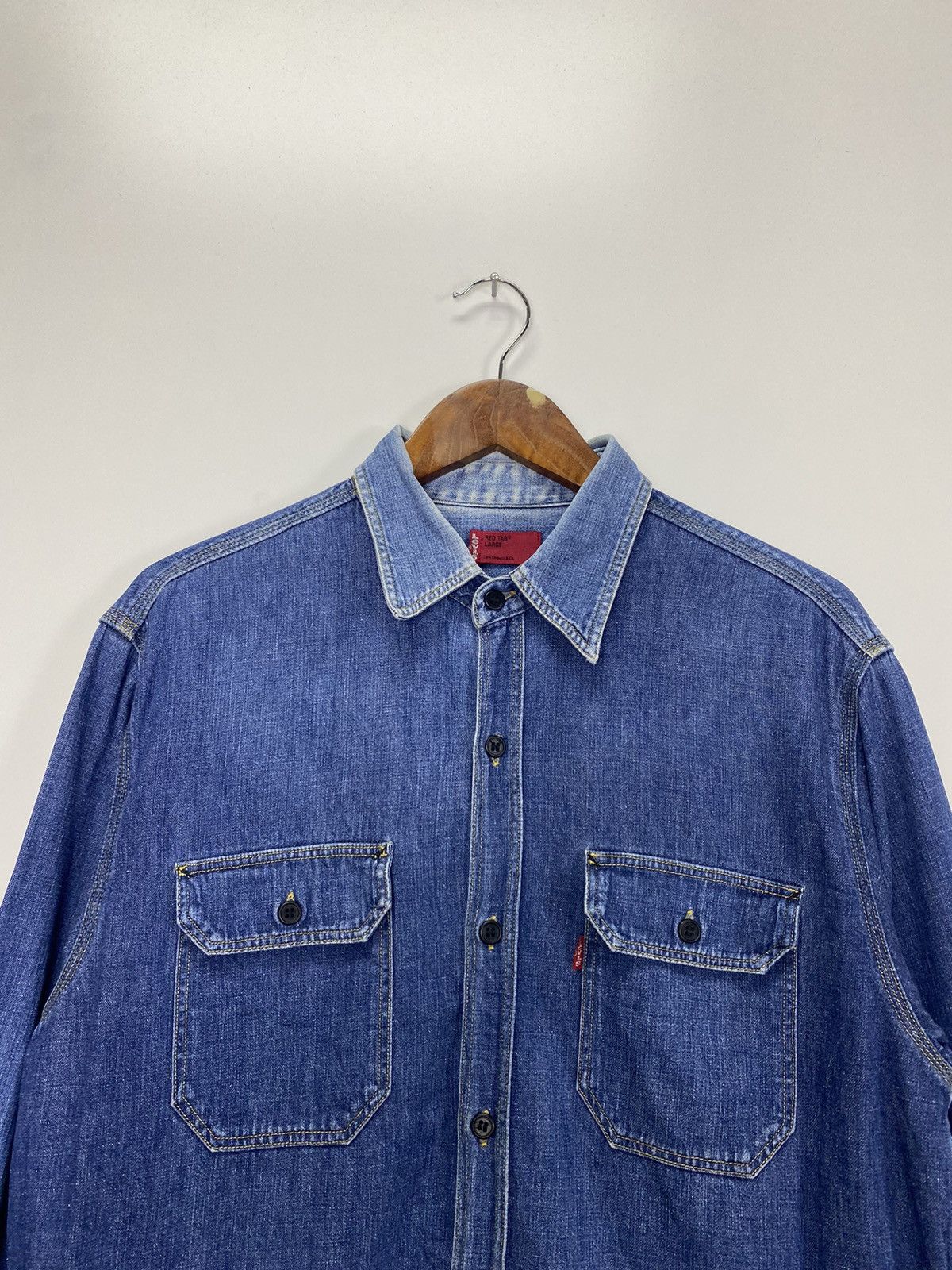 Levi's × Vintage Vintage Levi’s red tab denim button up Size US L / EU 52-54 / 3 - 6 Thumbnail